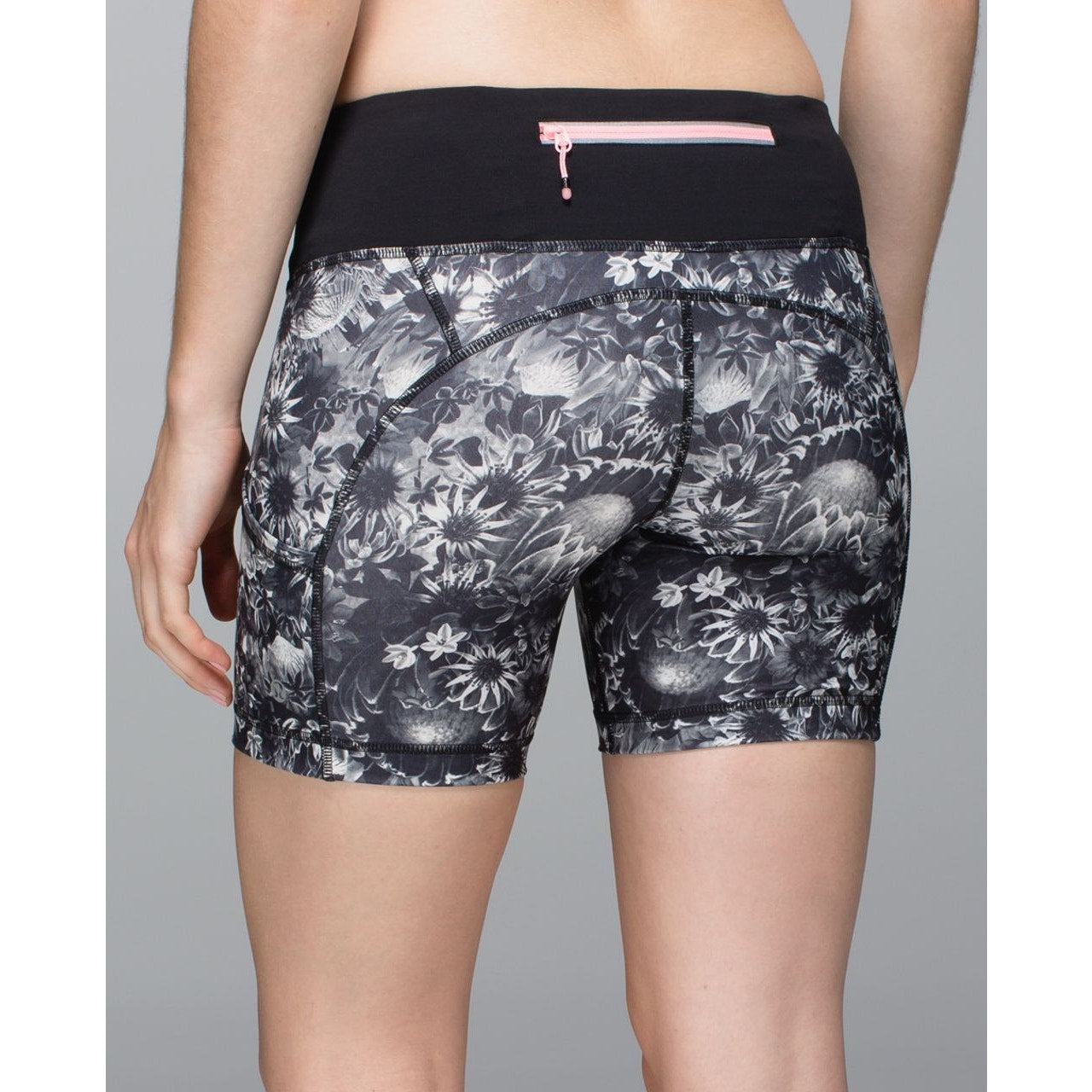 Lululemon Run: Dart & Dash Short *Block-It Pocket in Flowabunga Black Angel Wing