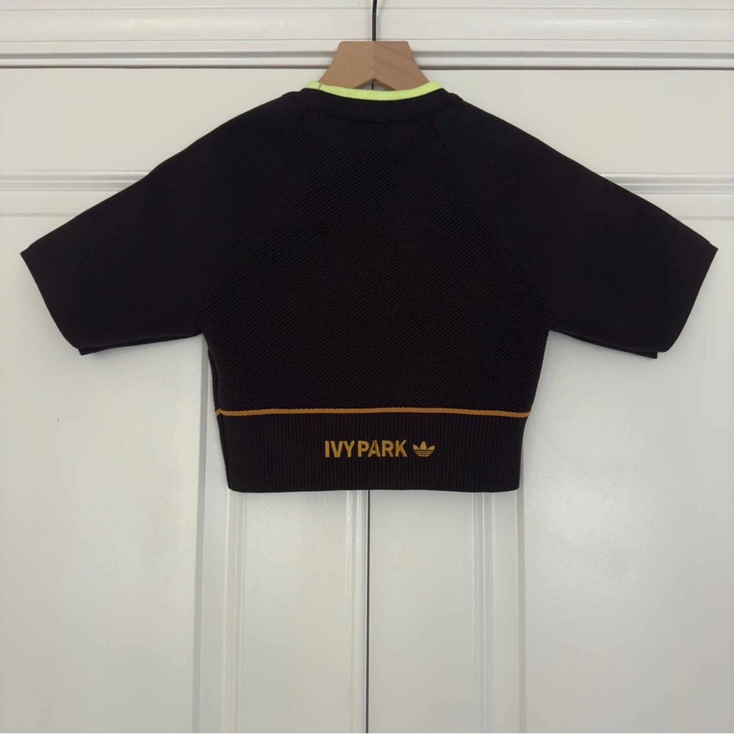 Ivy Park x Adidas netted Jersey crop top Short sleeve crew neck black orange EUC