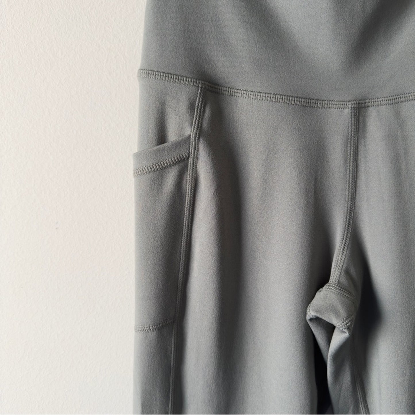 Yogalicious Lux Tribeca 7/8 Flare Pants in Mulled Basil stretch mid waist rise S