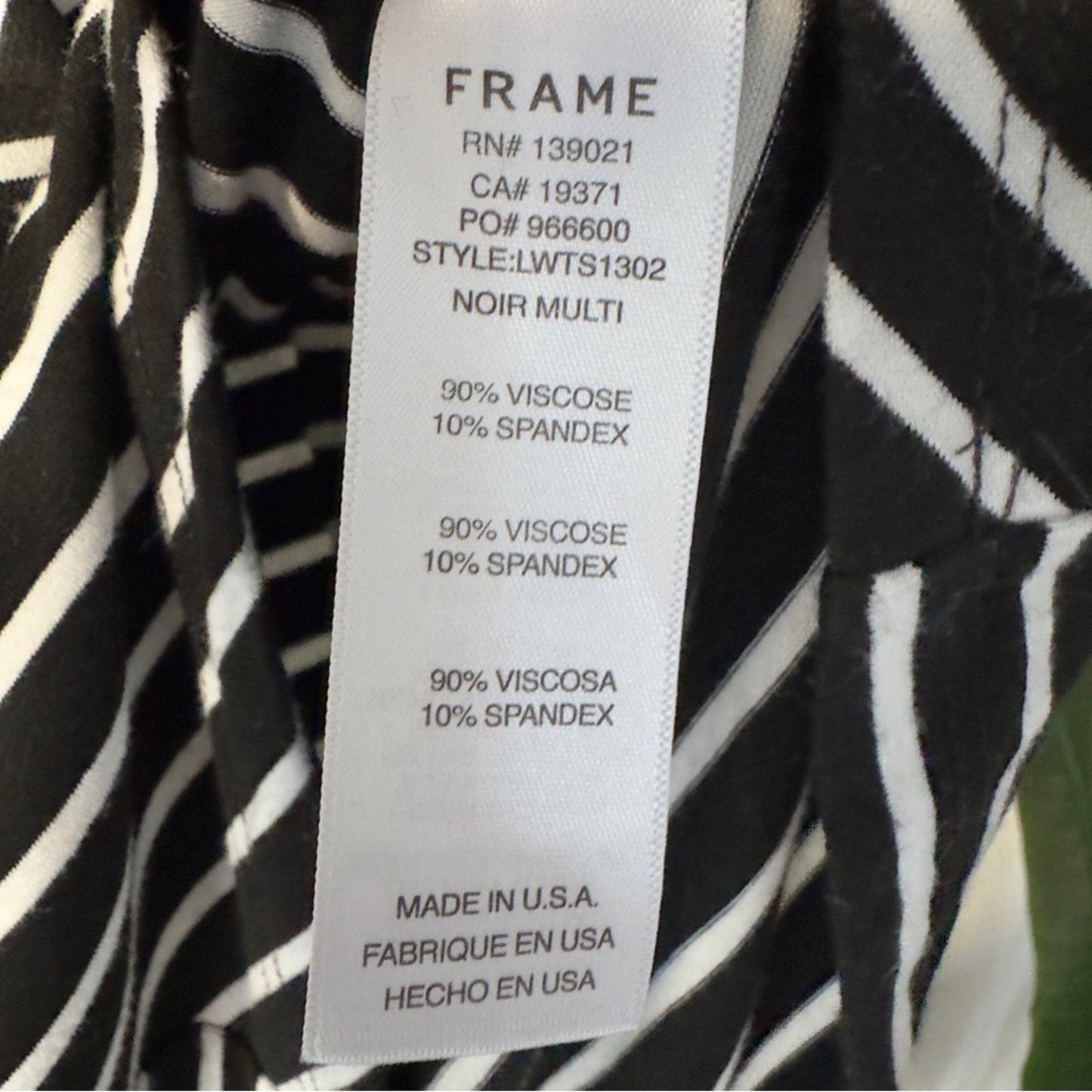 Frame Black and White Striped Top Puffed Short Sleeve V-Neck Casual Stretch EUC
