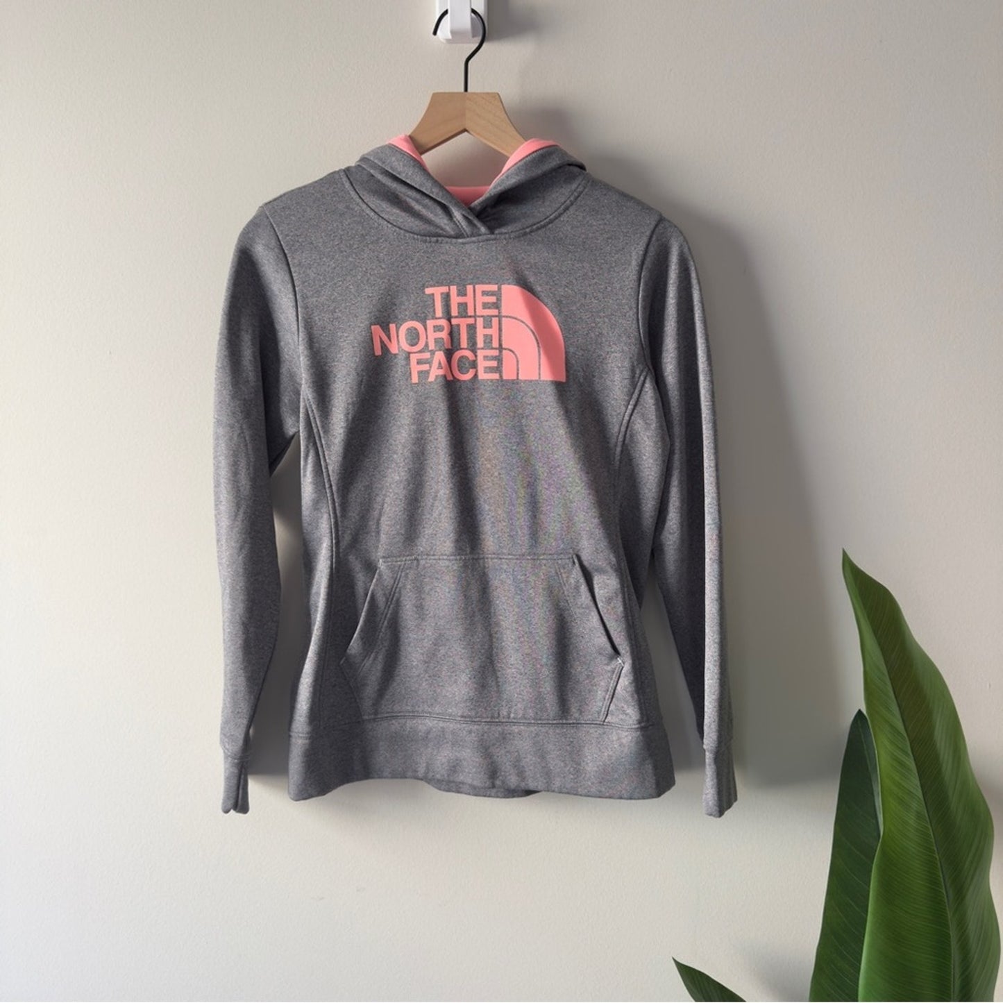 The North Face Gray and Pink Hoodie Kangaroo Pocket Long Sleeve Hood Outdoors M