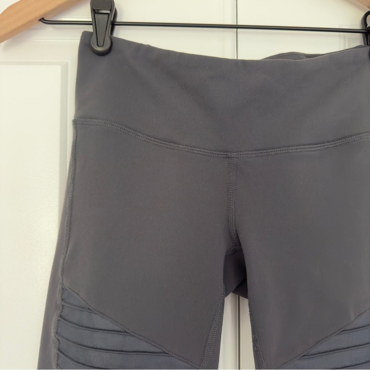 Alo Moto Athletic Leggings Mesh Faux Leather Active Athleisure Activewear Gray