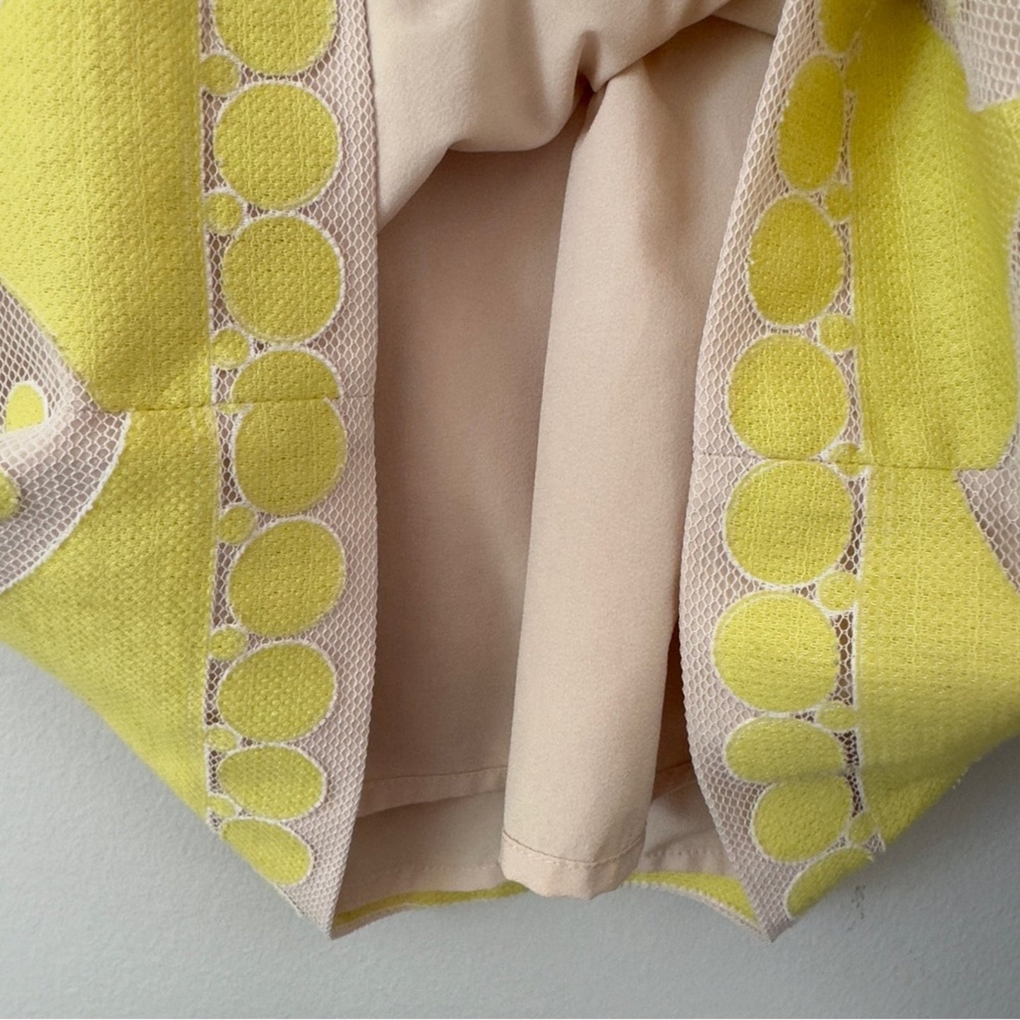 BCBGMaxAzria Sleeveless Mesh Dress Pencil Yellow & Cream Mini Zipper Zip Up Back