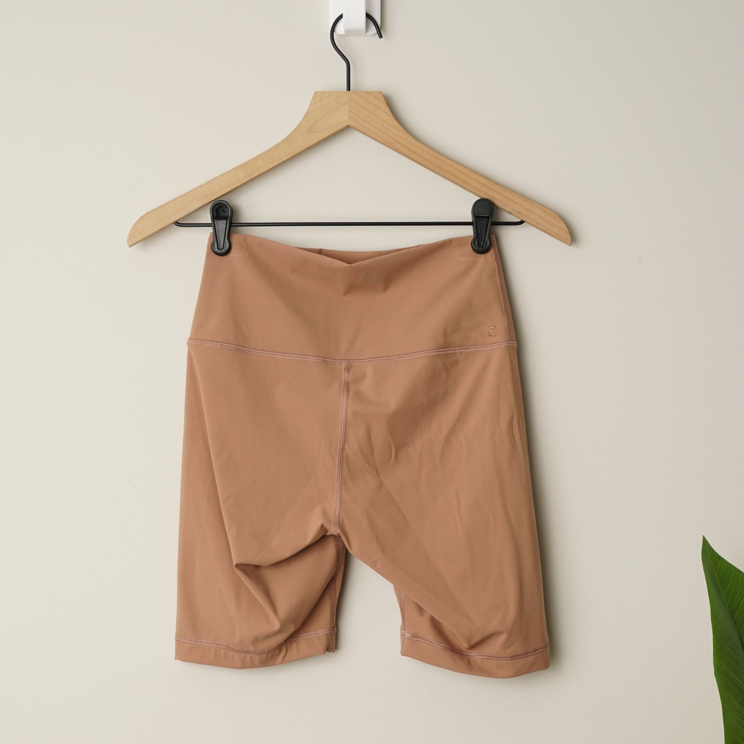 Everlane The Perform Bike Short Tan Biker Athletic Shorts Solid Activewear Small