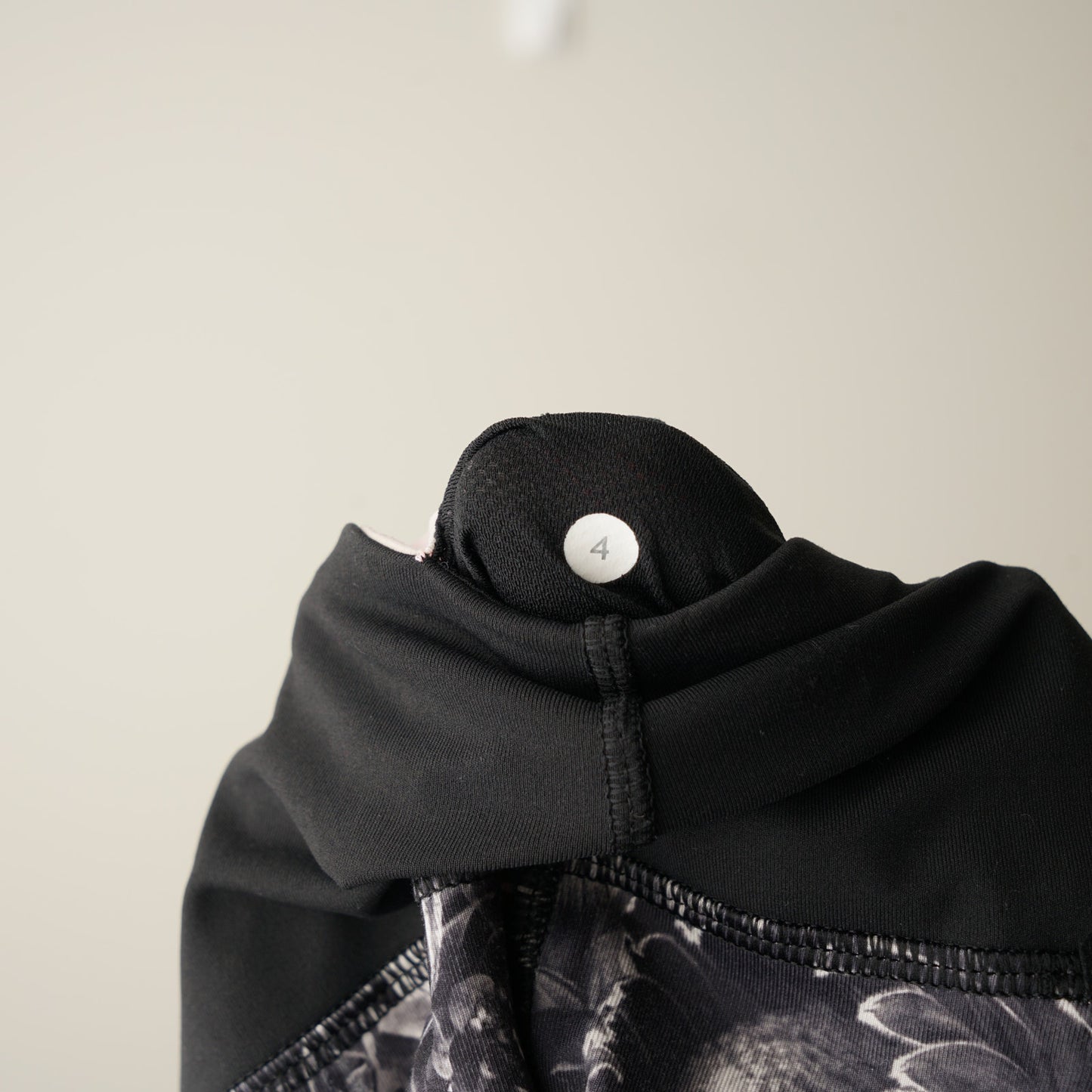 Lululemon Run: Dart & Dash Short *Block-It Pocket in Flowabunga Black Angel Wing
