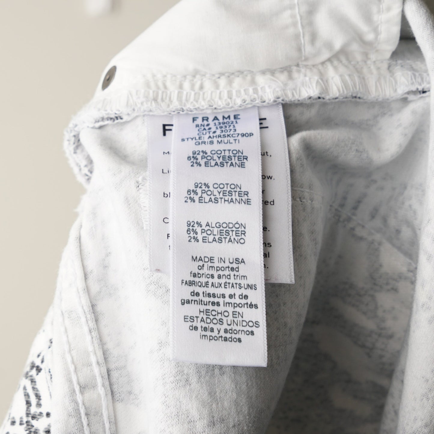 Frame Ali High Rise Cigarette Jeans in Gris Multi Python Snake Print Skinny EUC