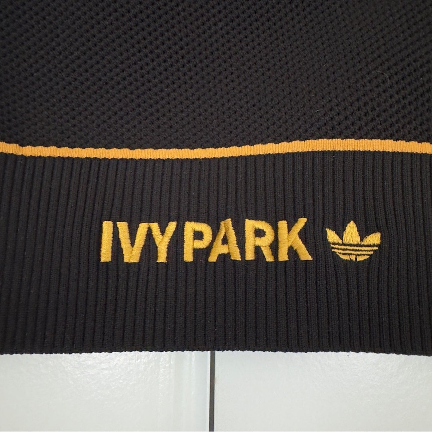 Ivy Park x Adidas netted Jersey crop top Short sleeve crew neck black orange EUC