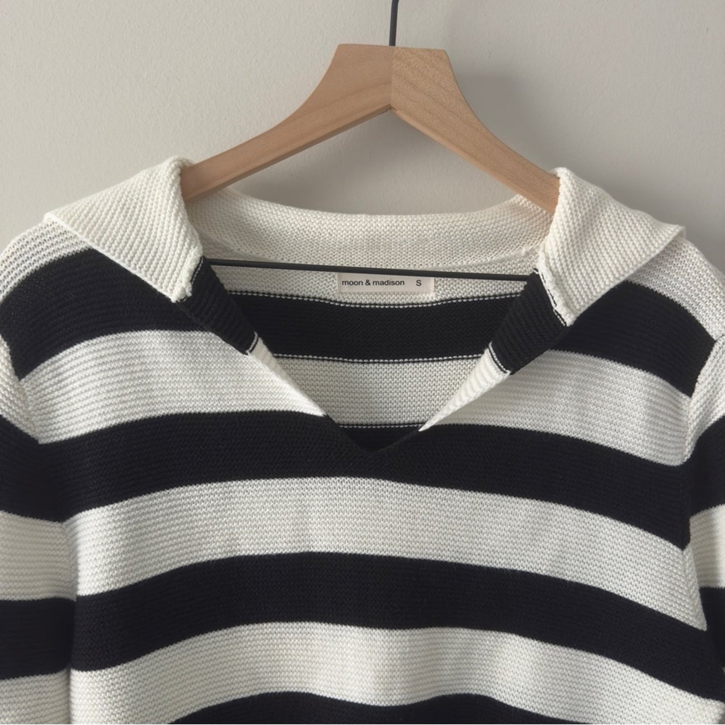 Moon & Madison 100% Cotton Black and White Striped Knit Sweater Top Long Sleeve
