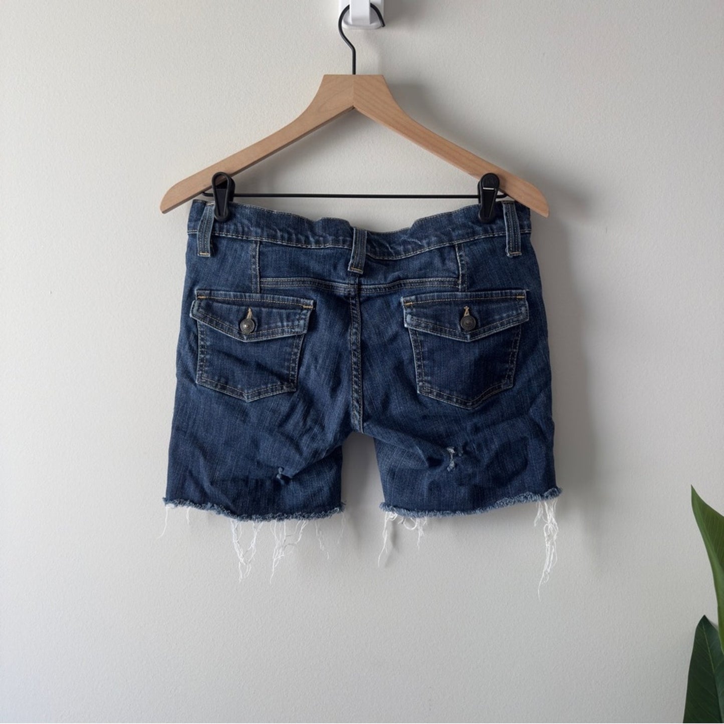 Vintage Y2K Forever 21 Low-Rise Denim Jean Shorts Bermuda 2000s Zip button Dark