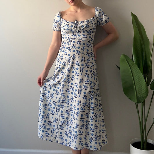 YueXi Floral Blue and White Midi Dress Keyhole Tie Bow Short Sleeve Slit bow EUC