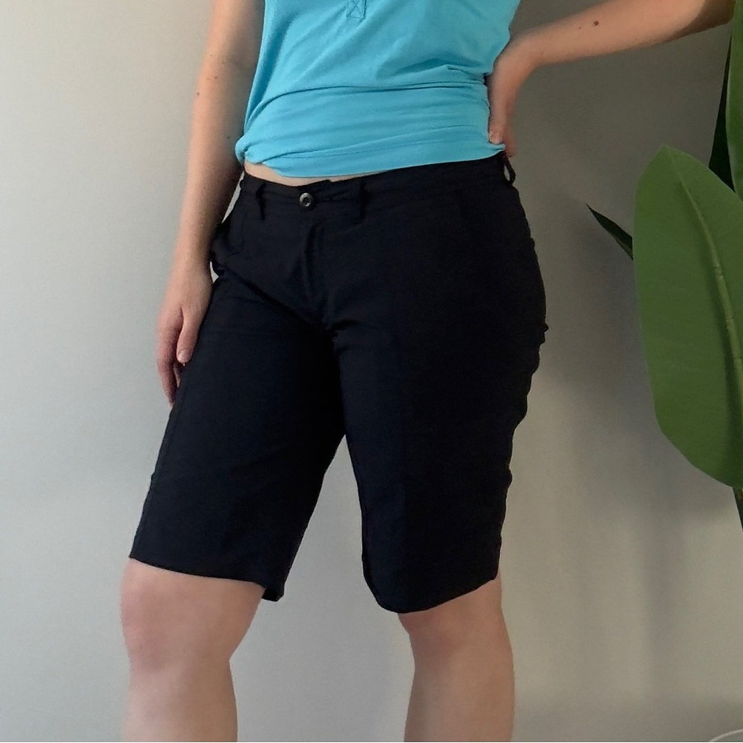 Patagonia Women's Black Bermudas zip zipper button hike hiking athletic active 4