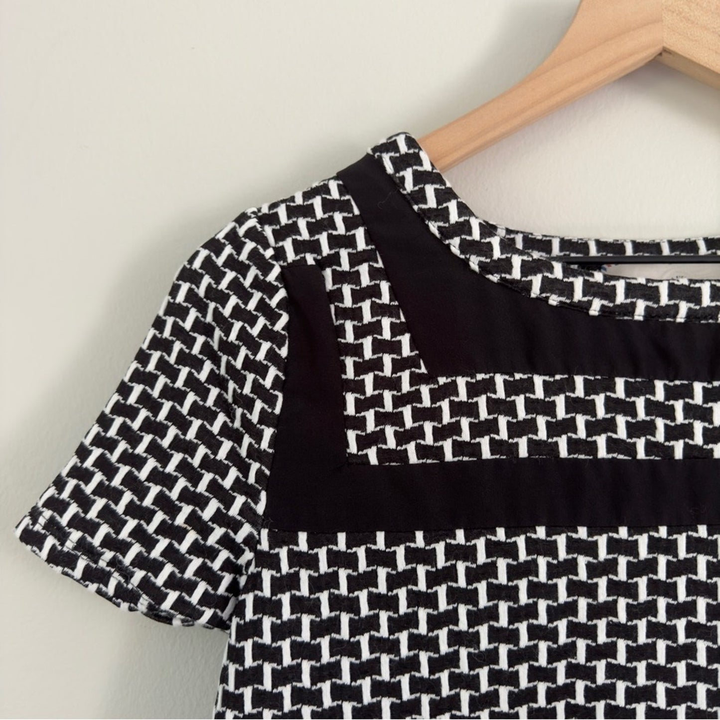 Anthropologie Postmark Basketweave Short Sleeve Tunic Top Black White Stretch S