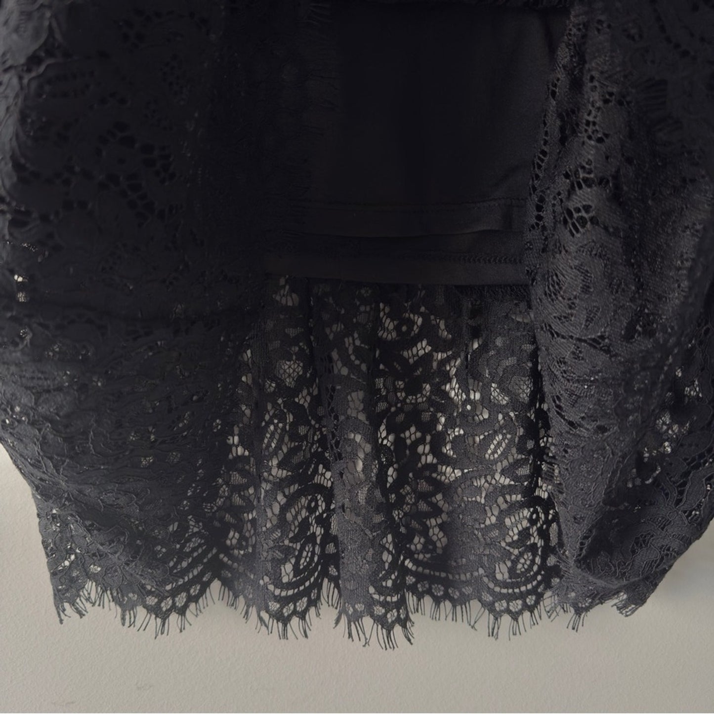 Banana Republic Black Lace Skirt Ruffle flare mermaid hem midi zip up zipper NWT