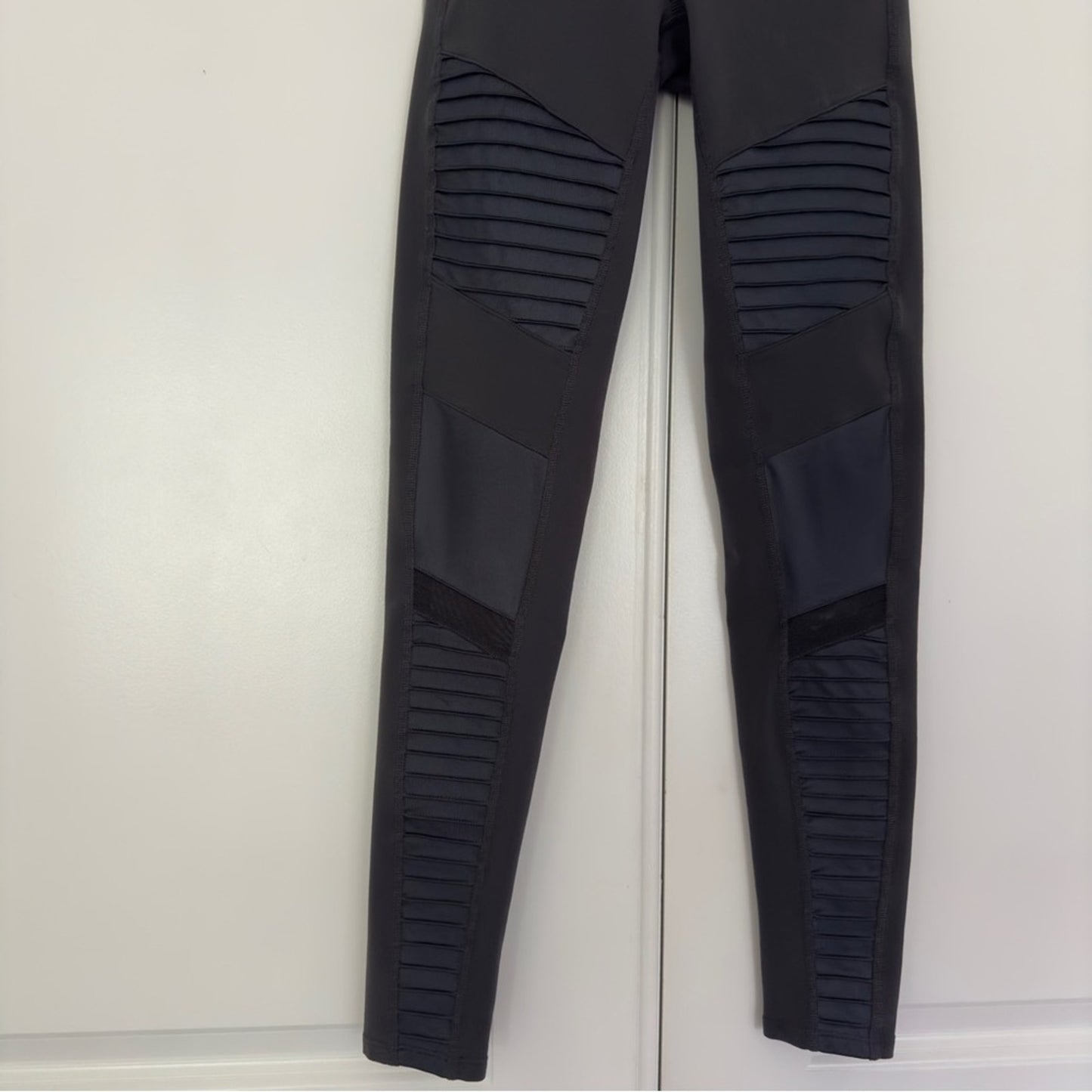 Alo Moto Athletic Leggings Mesh Faux Leather Active Athleisure Activewear Gray