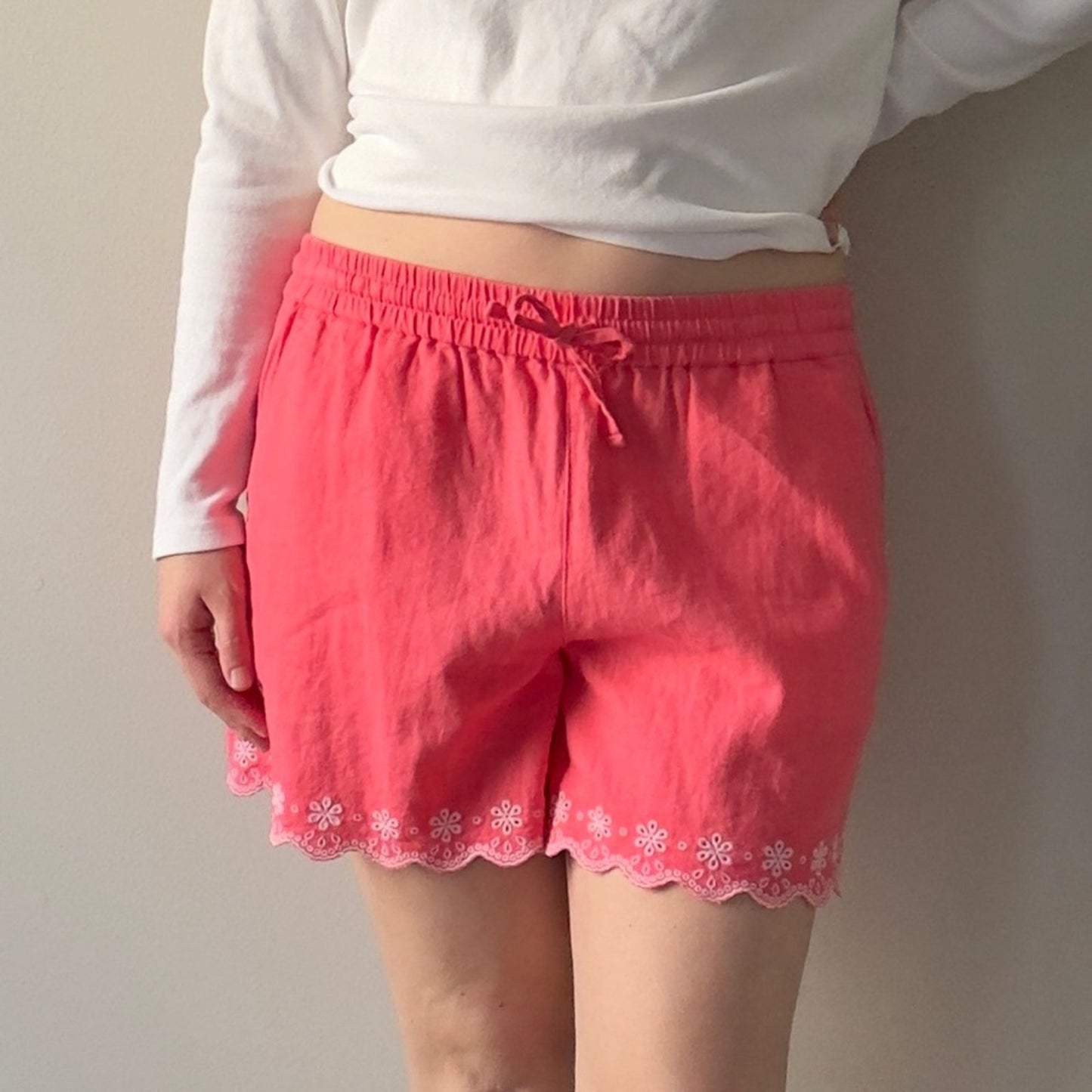 J. Crew Pink White Floral Embroidered Shorts Scalloped Hem Pull On Drawstring S