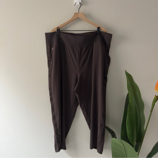 Athleta Nolita Slim Tapered Crop Pant Dark Brown Cropped Pants Athletic Active