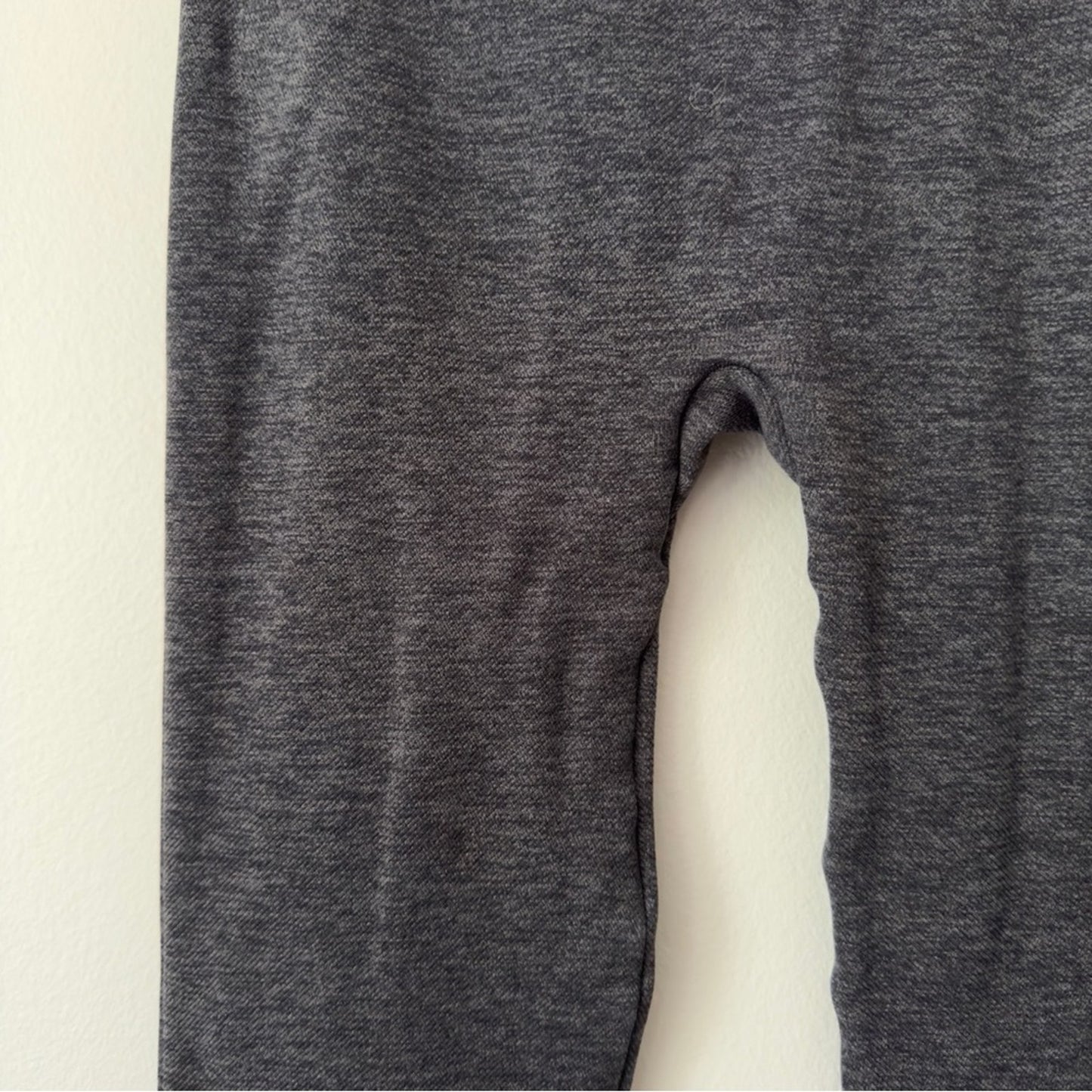 Spanx by Sara Blakely Solid Gray Athletic Leggings Seamless Stretch Activewear S