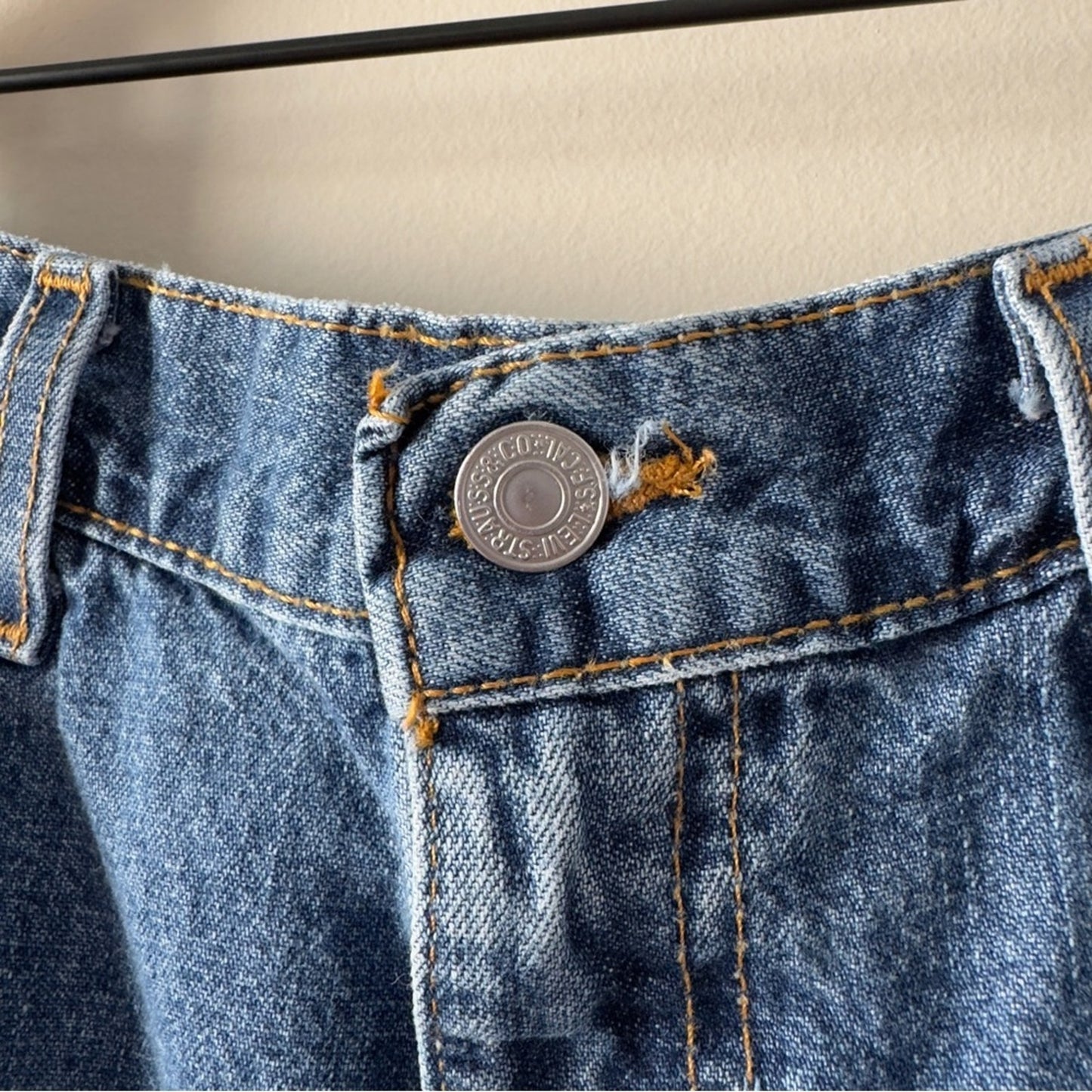 Vintage Levi's 560 Blue Jean Shorts Relaxed Fit 90s zip Button red tab denim 36