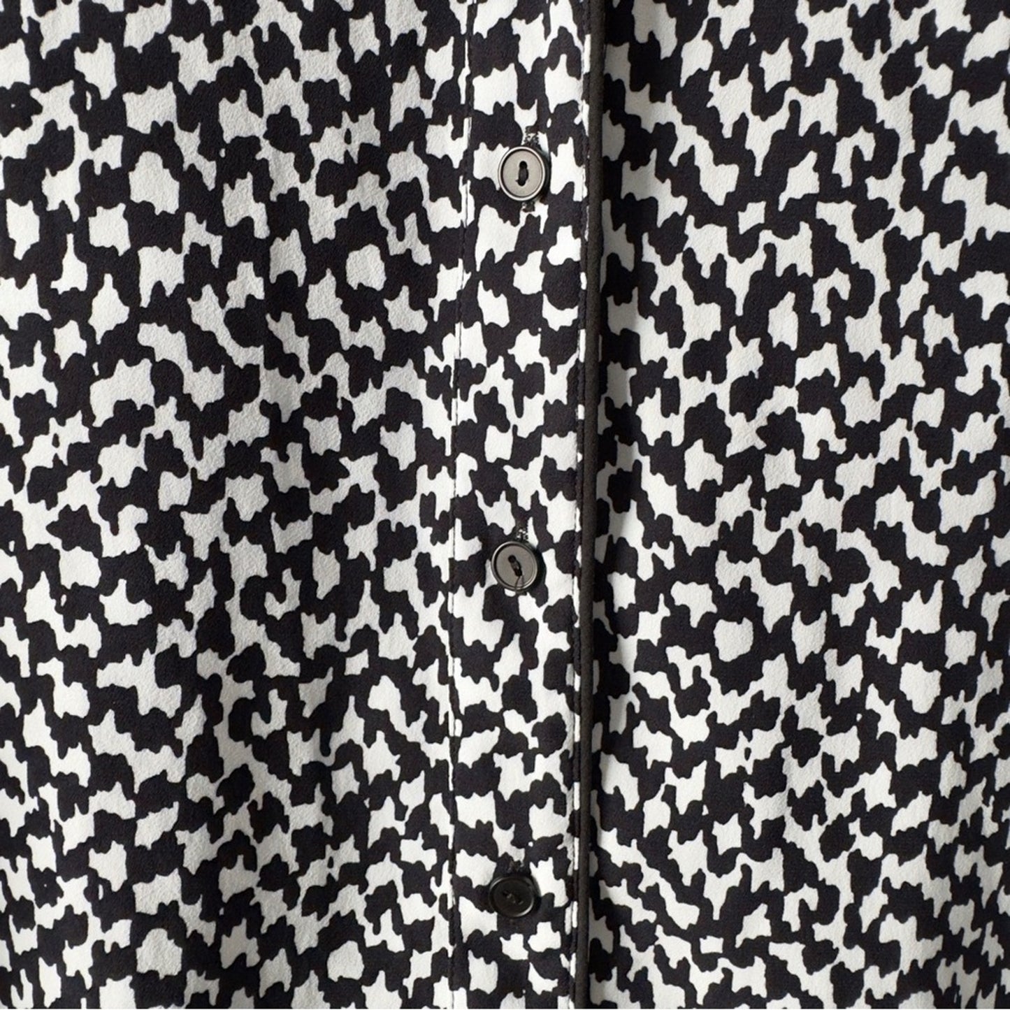 Theory Long Sleeve Button Down Stylish Black and White Top Petterned Collared M