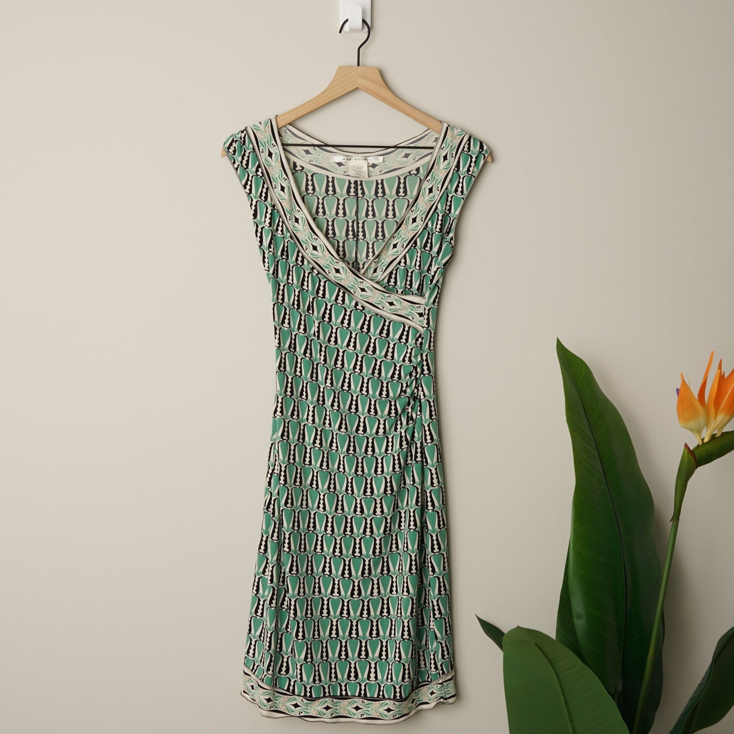 Vintage 2000s Y2K Max Studio Dress Mini Cap Sleeve Scoop V-neck Stretch Bodycon