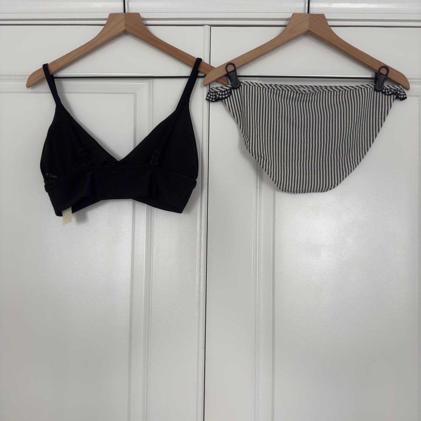 Aerie Bikini Swimsuit Set Triangle Top Striped Ruffle Bottom Black White Padding