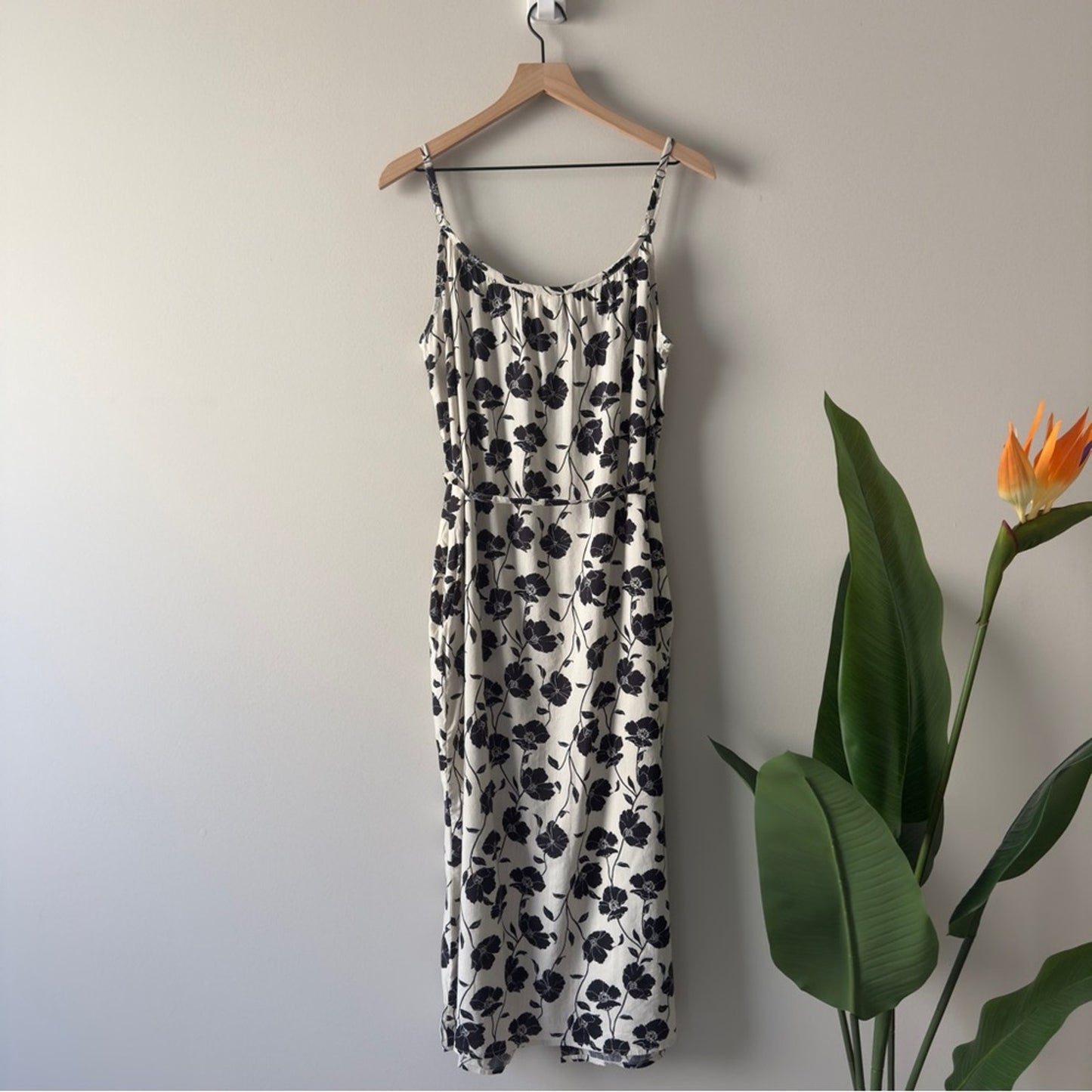 GAP Tie-Waist Scoopneck Midi Dress in White Black Floral Button Down Front M NWT