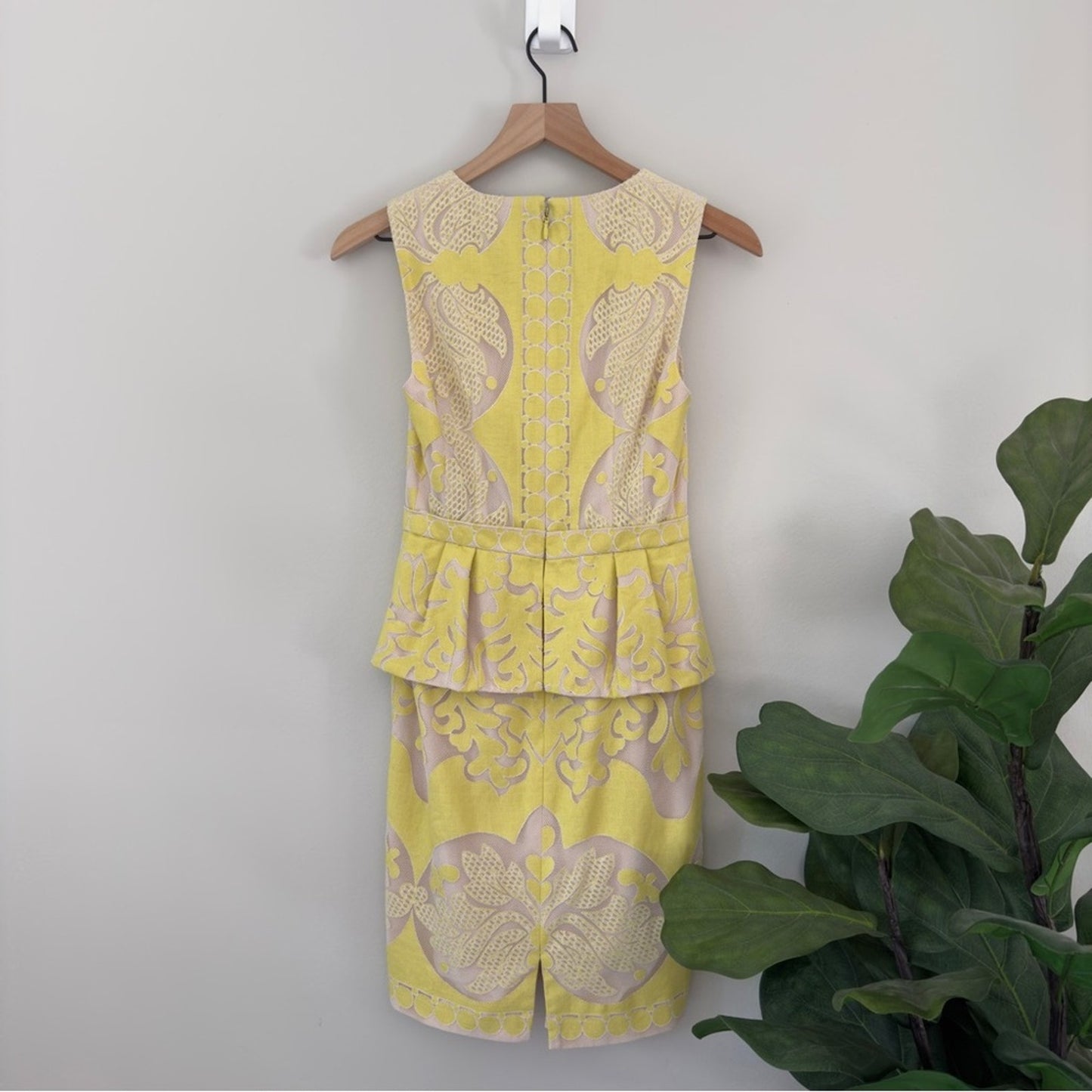 BCBGMaxAzria Sleeveless Mesh Dress Pencil Yellow & Cream Mini Zipper Zip Up Back