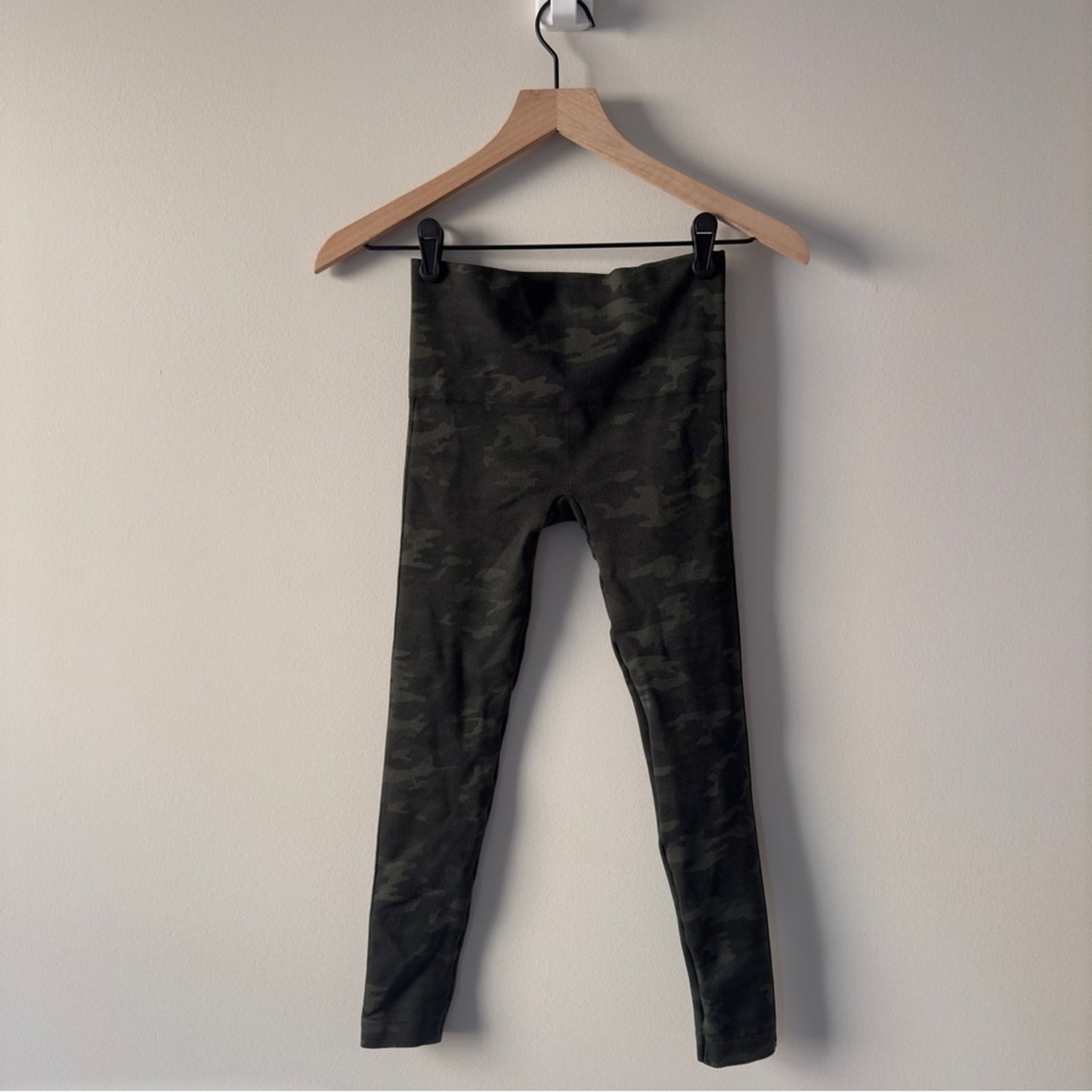 SPANX Camouflage Leggings Stretchy Bottoms olive green gray Athleisure athletic