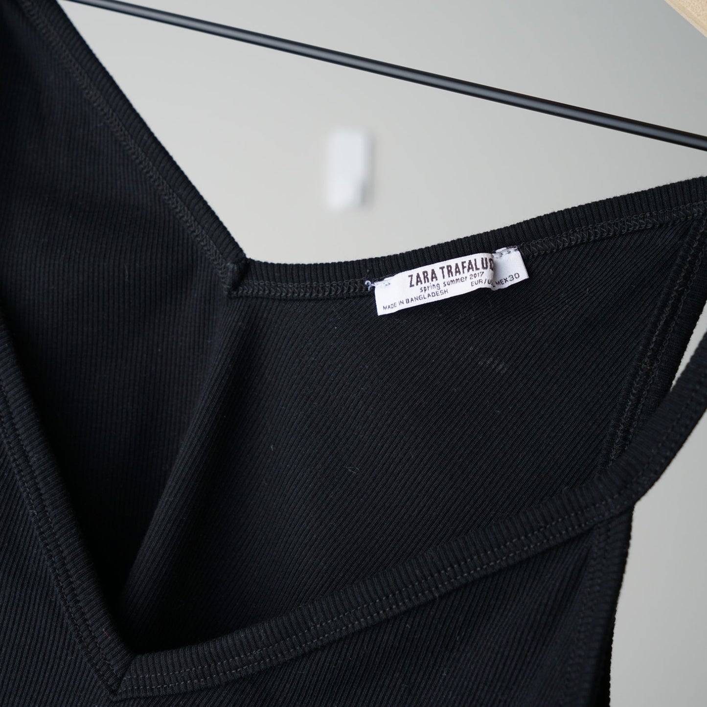 Zara Ribbed Black Crop Top Spaghetti Strap Cami Solid Cropped V-Neck Summer EUC