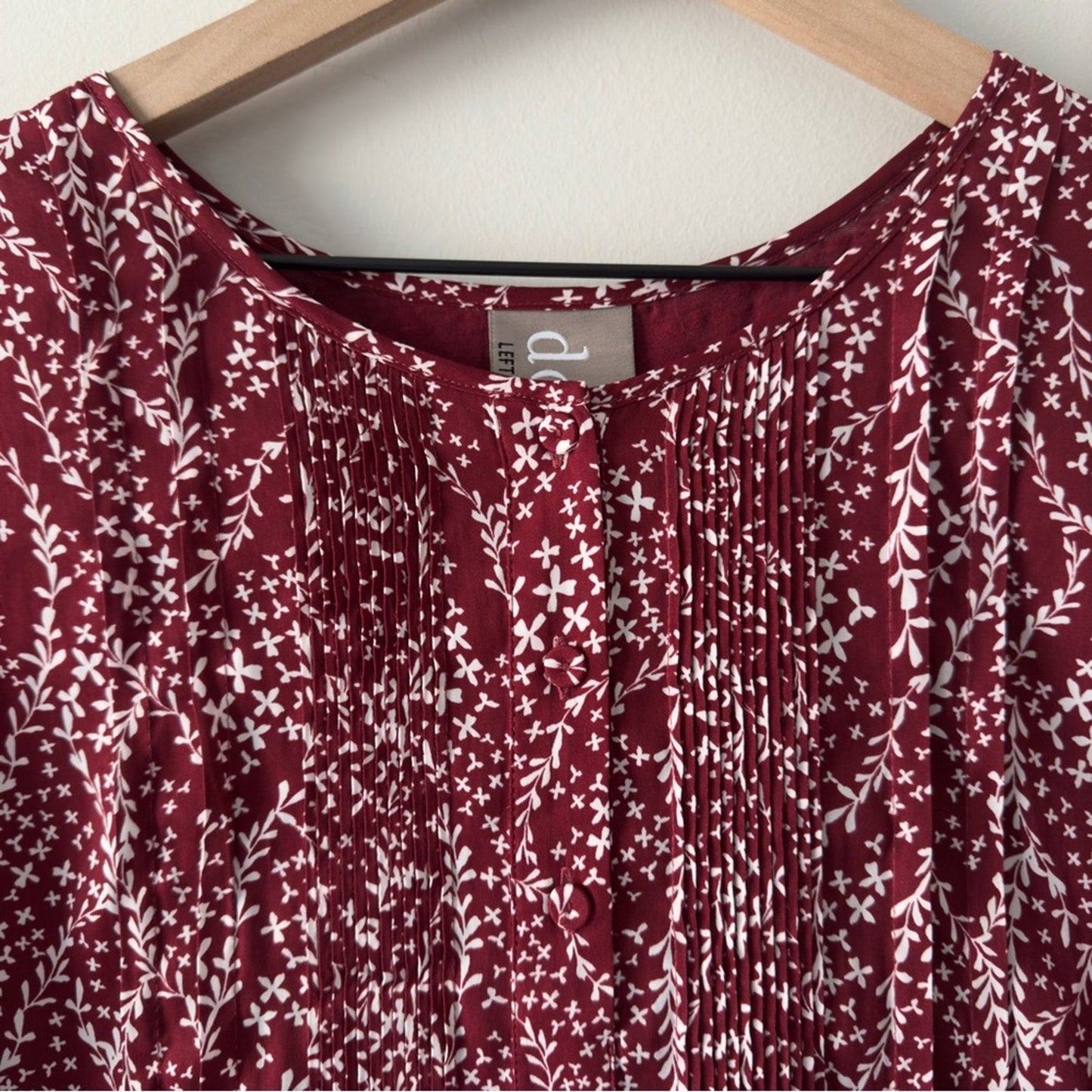 Anthropologie Dolan Left Coast Collection Red Pleated Floral Sleeveless Blouse