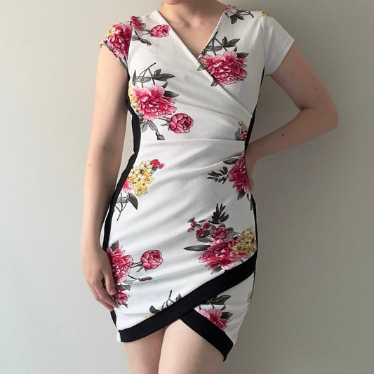 Almost Famous Floral Faux Wrap Mini Dress Short Sleeve V-Neck Bodycon Crepe M