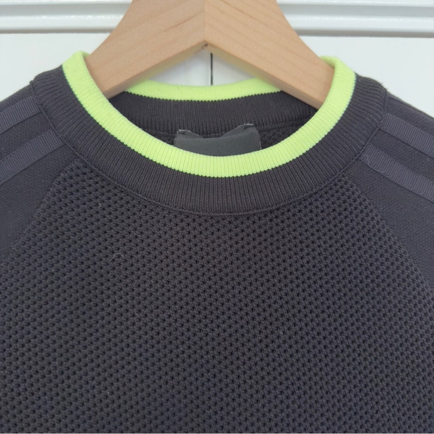 Ivy Park x Adidas netted Jersey crop top Short sleeve crew neck black orange EUC