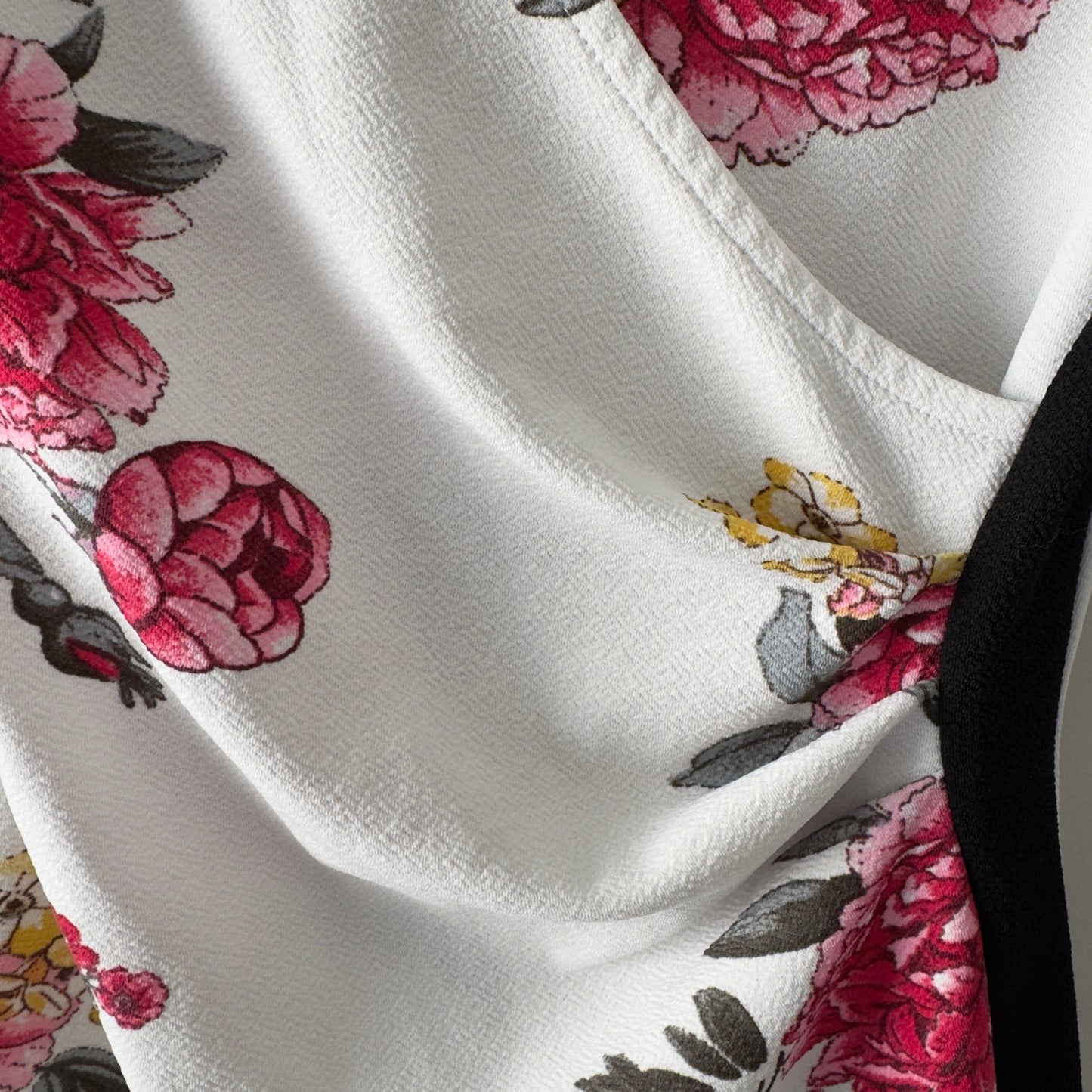 Almost Famous Floral Faux Wrap Mini Dress Short Sleeve V-Neck Bodycon Crepe M