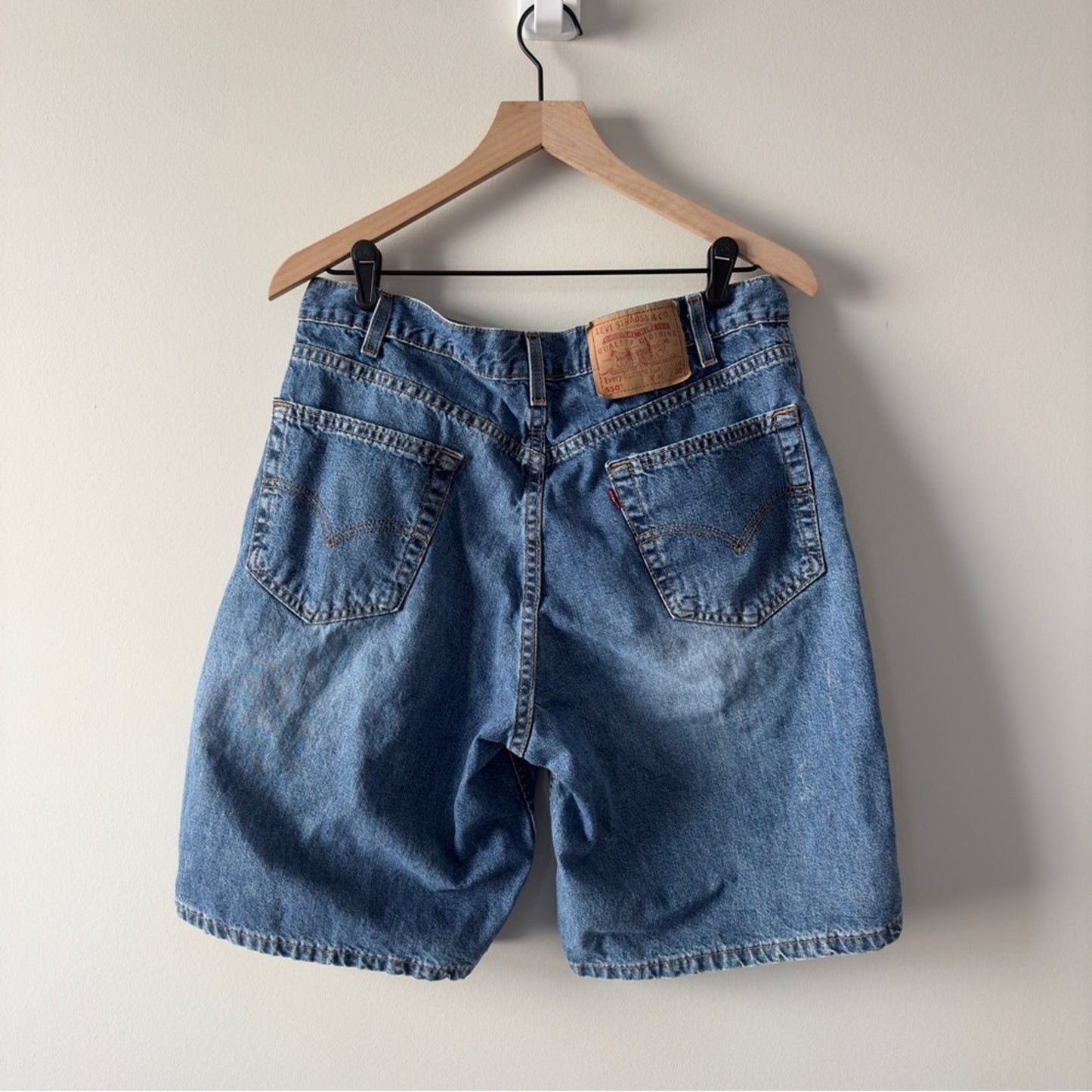 Vintage Levi's 560 Blue Jean Shorts Relaxed Fit 90s zip Button red tab denim 36