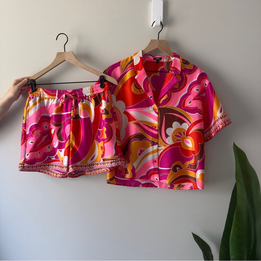 Express Pink and Orange Patterned Set Vibrant Button Down Top elastic tie shorts