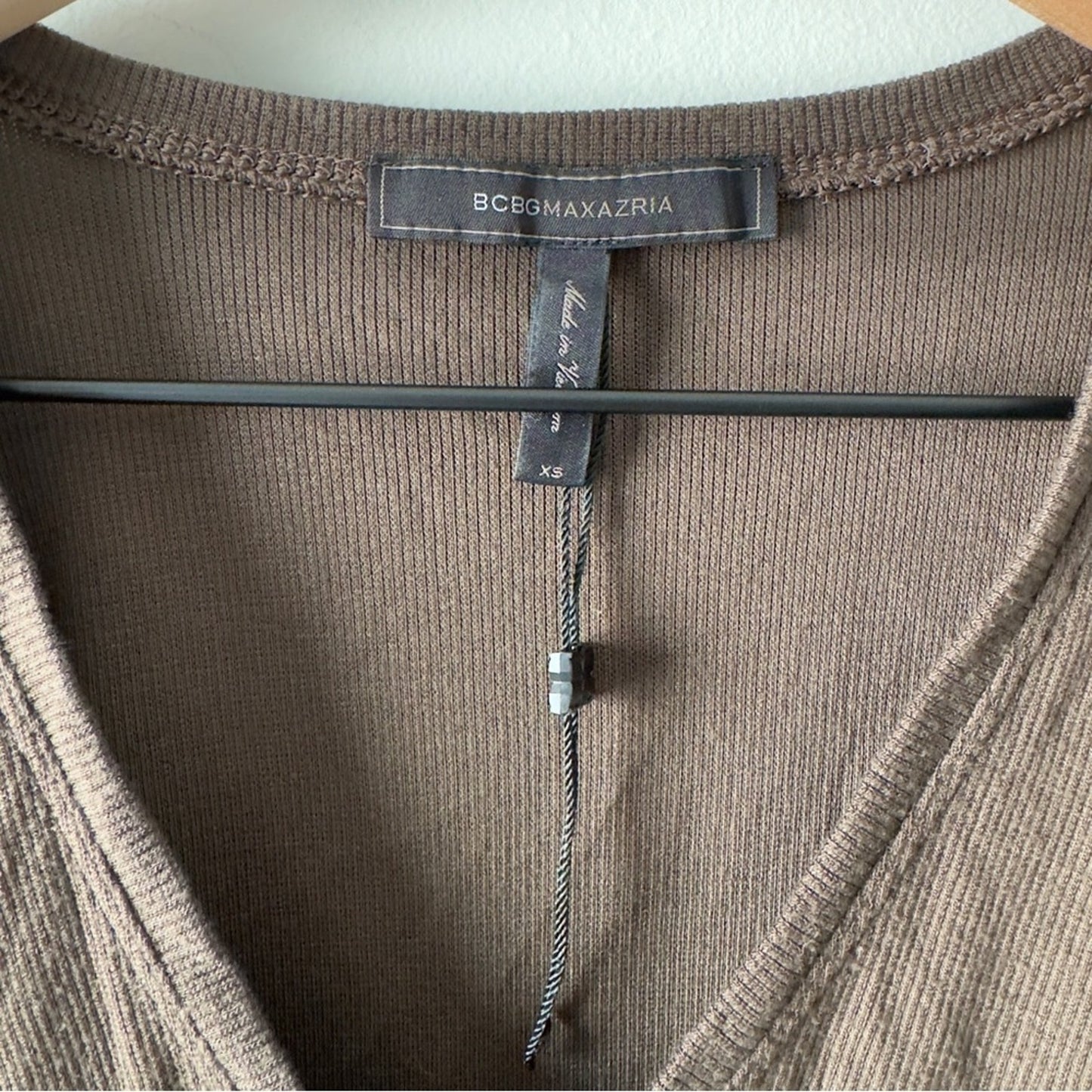 NWOT BCBGMaxAzria ribbed ruffle sides top cap sleeve olive brown v-neck lyocell