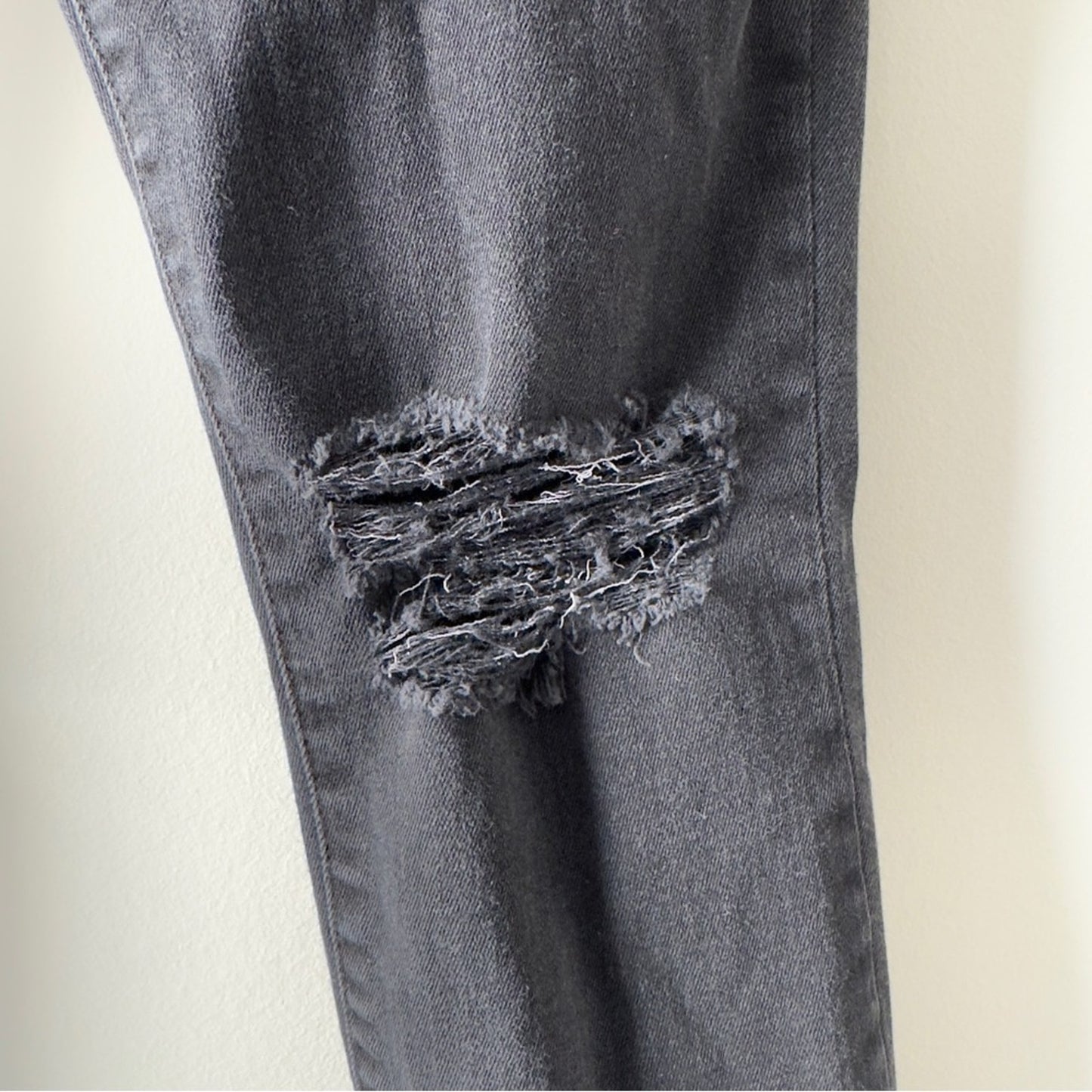 Current/Elliott The Stiletto Jeans in Jet Black Destroy Skinny Distressed crop