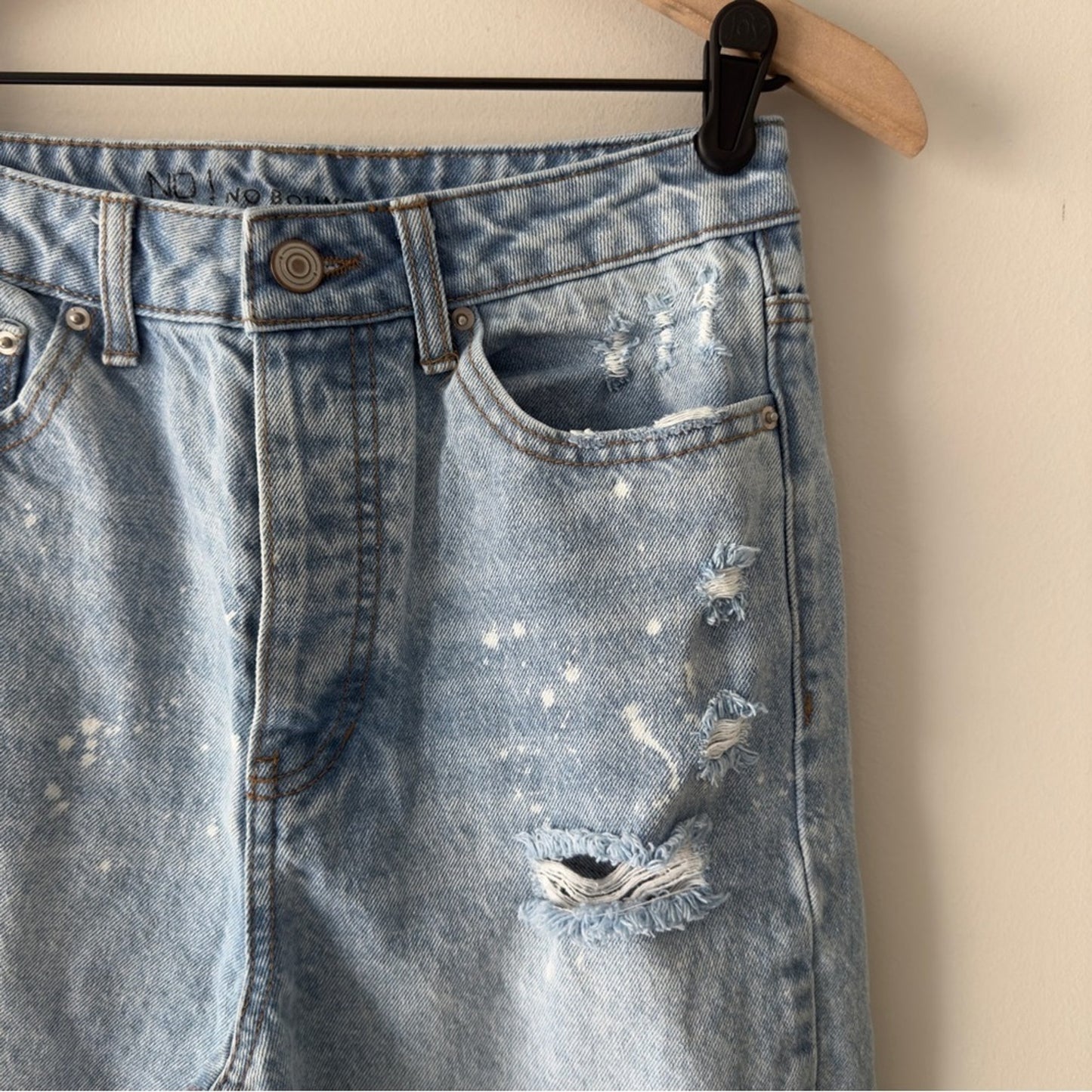 No Boundaries Distressed Paint Splatter Light Wash Jeans 100% Cotton Button Fly