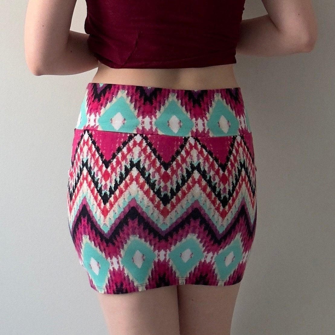 Charlotte Russe Chevron Diamond Pattern Mini Skirt 2010s Bodycon Stretch Retro M