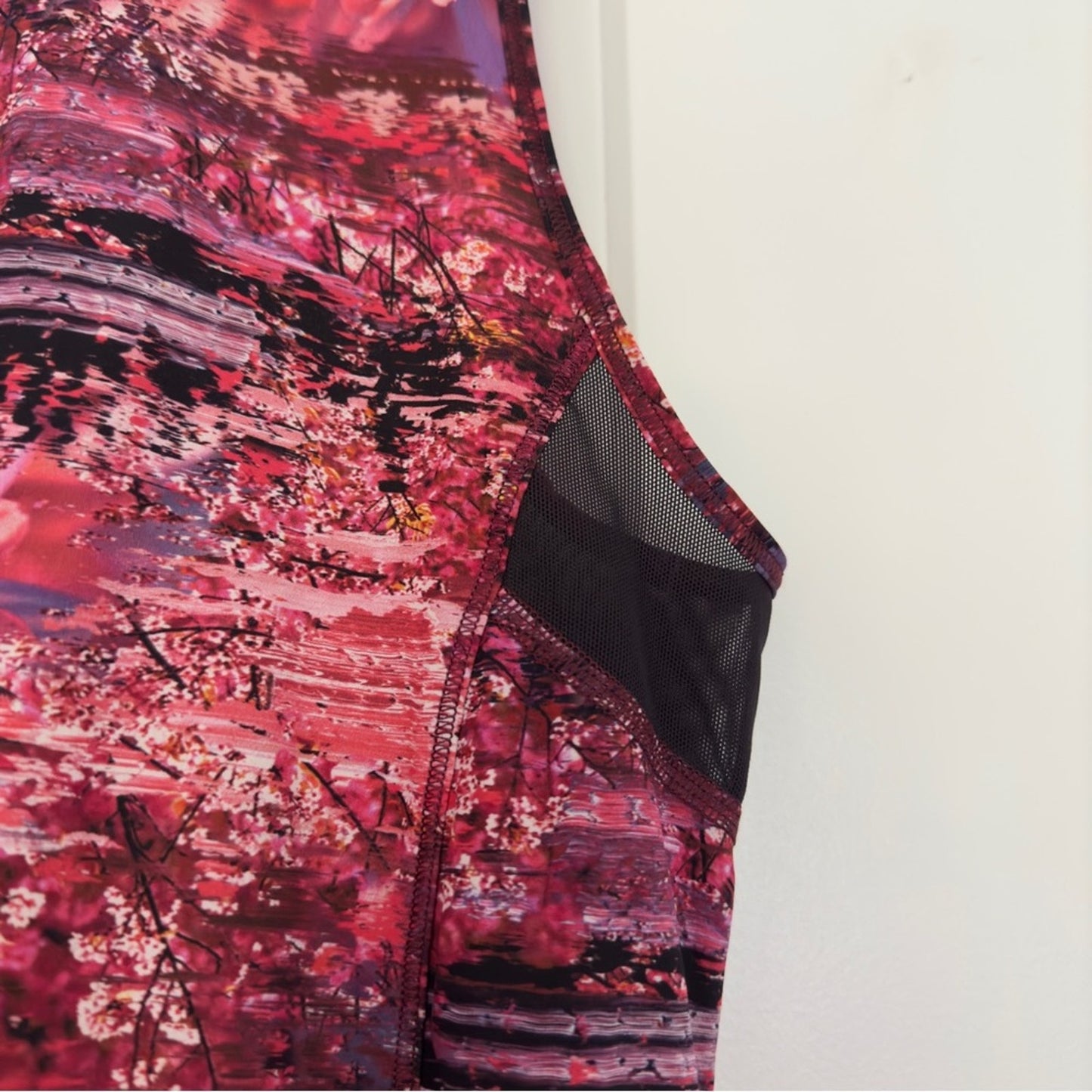 Lululemon Sculpt Tank II in Dahliascape Multi / Black size 4 athletic mesh run