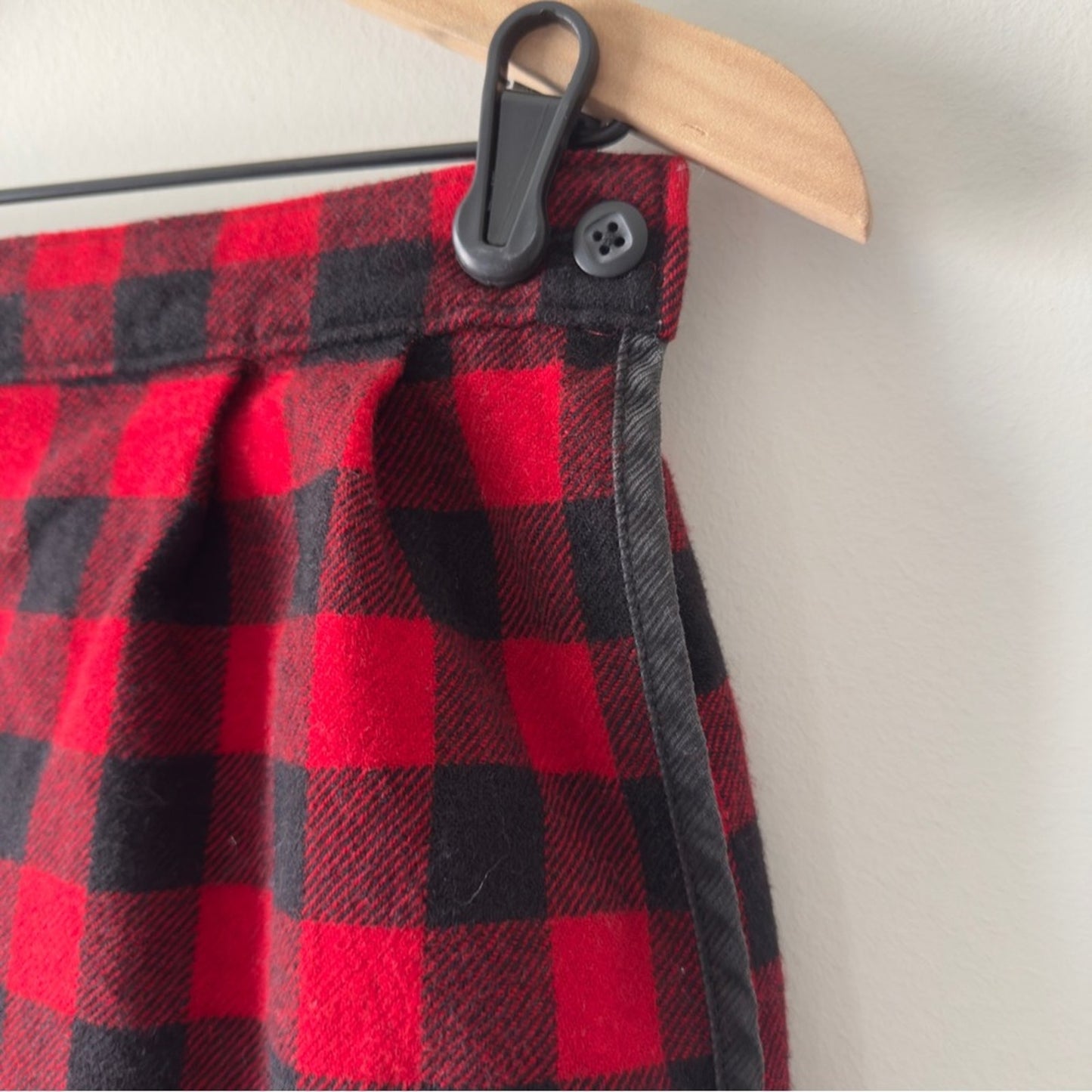 Vintage Woolrich Wool Blend Red Black Plaid Casual Wrap Mini Skirt preppy school