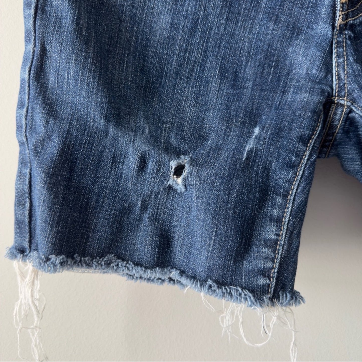 Vintage Y2K Forever 21 Low-Rise Denim Jean Shorts Bermuda 2000s Zip button Dark