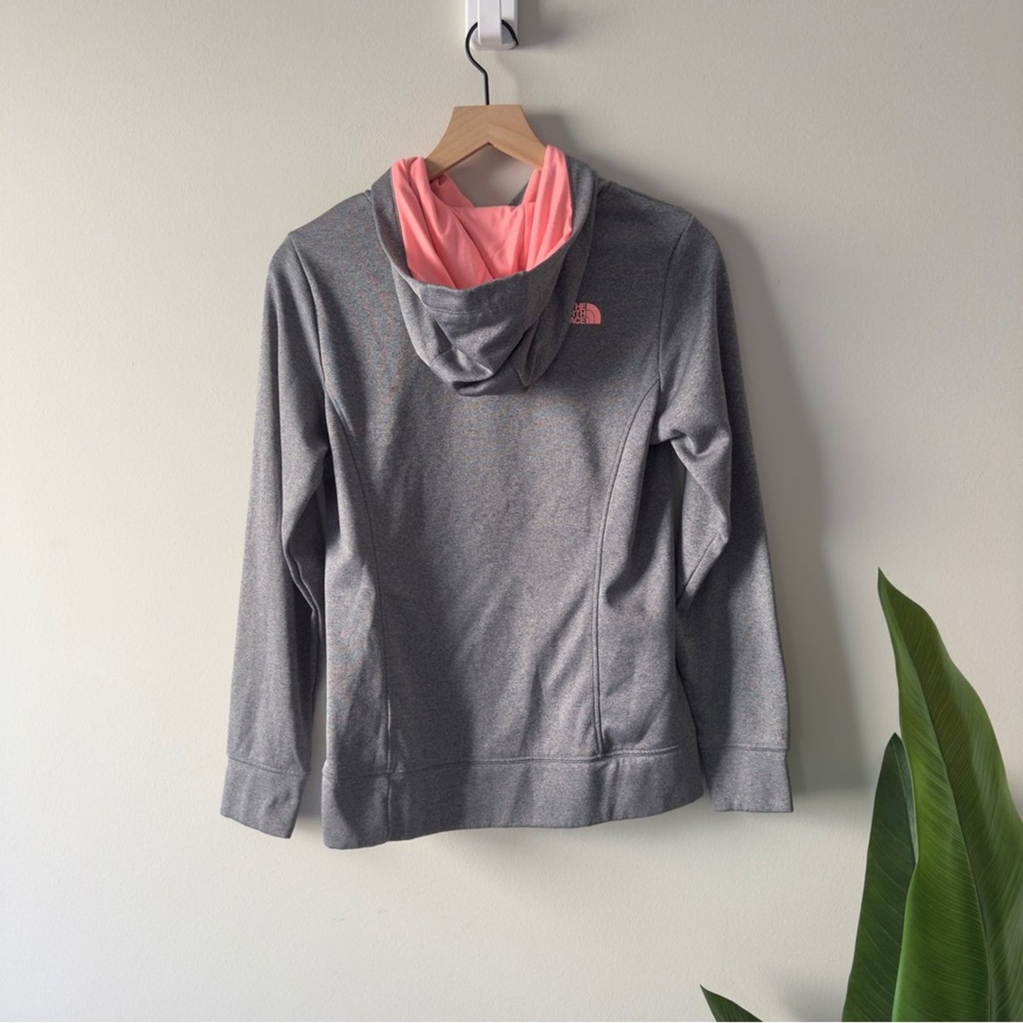 The North Face Gray and Pink Hoodie Kangaroo Pocket Long Sleeve Hood Outdoors M