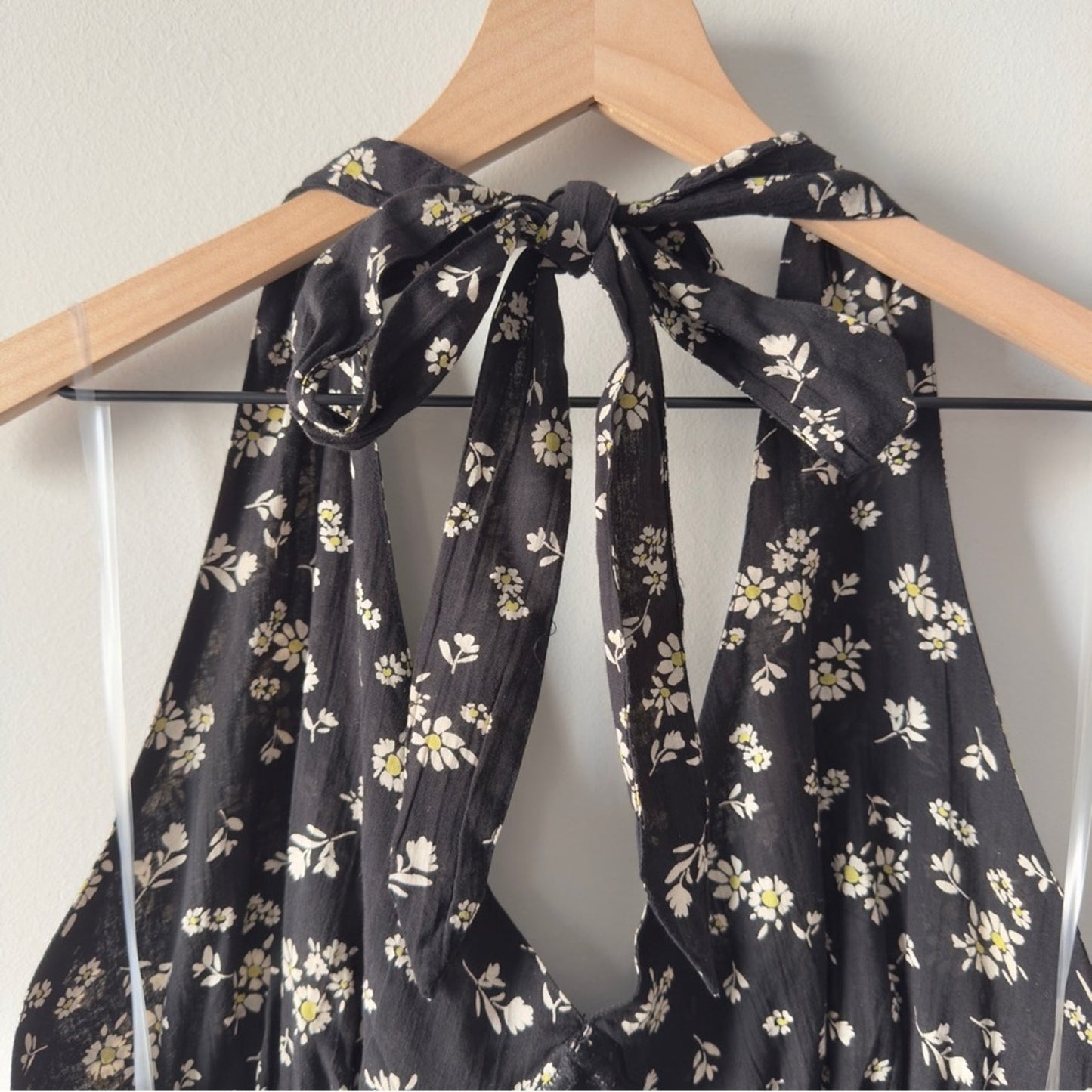 American Eagle Floral Halter Neck Romper Black and Cream Scoop V-Neck Tie Bow