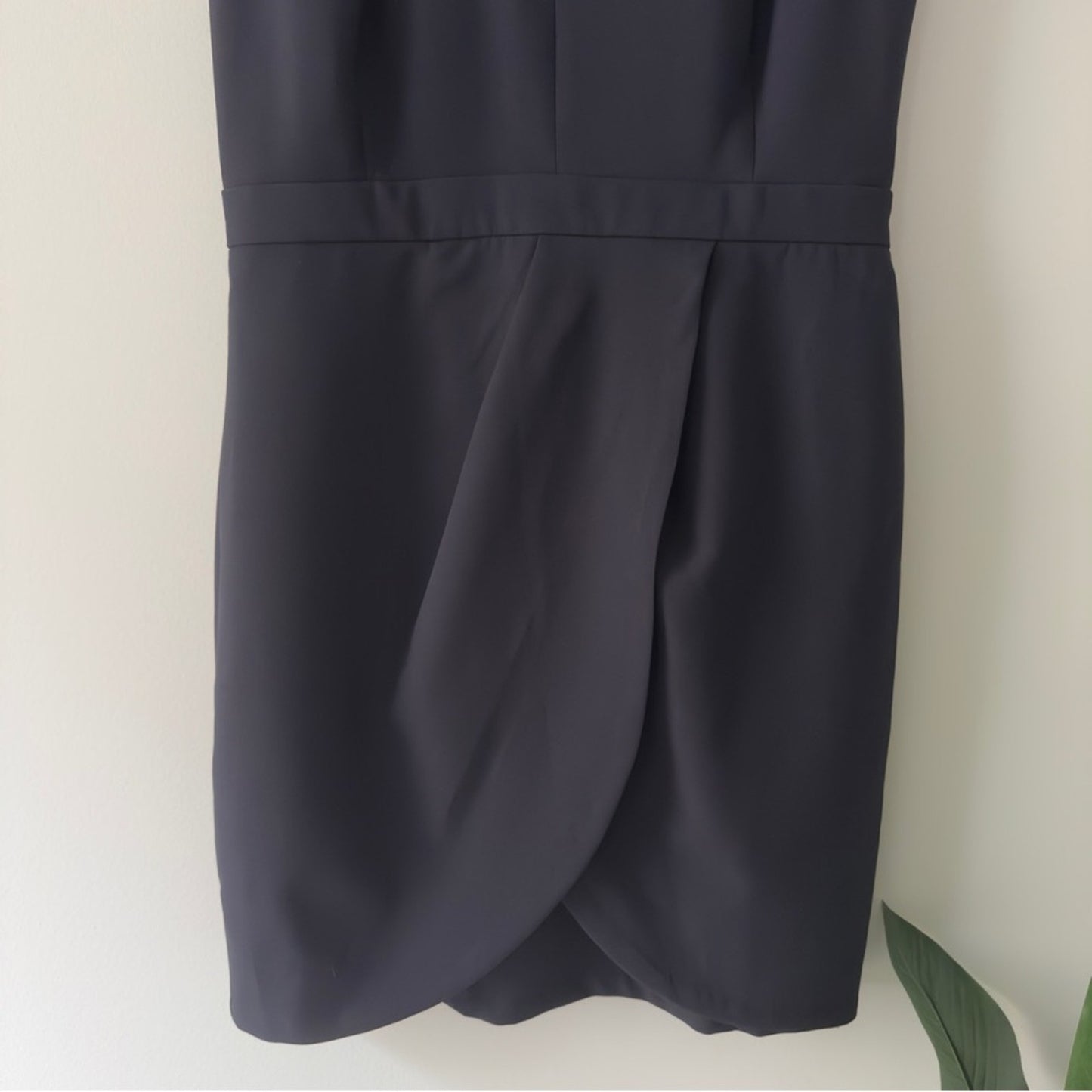 BCBGMaxAzria Black V-Neck Faux Wrap Mini Dress Sleeveless Solid Business casual