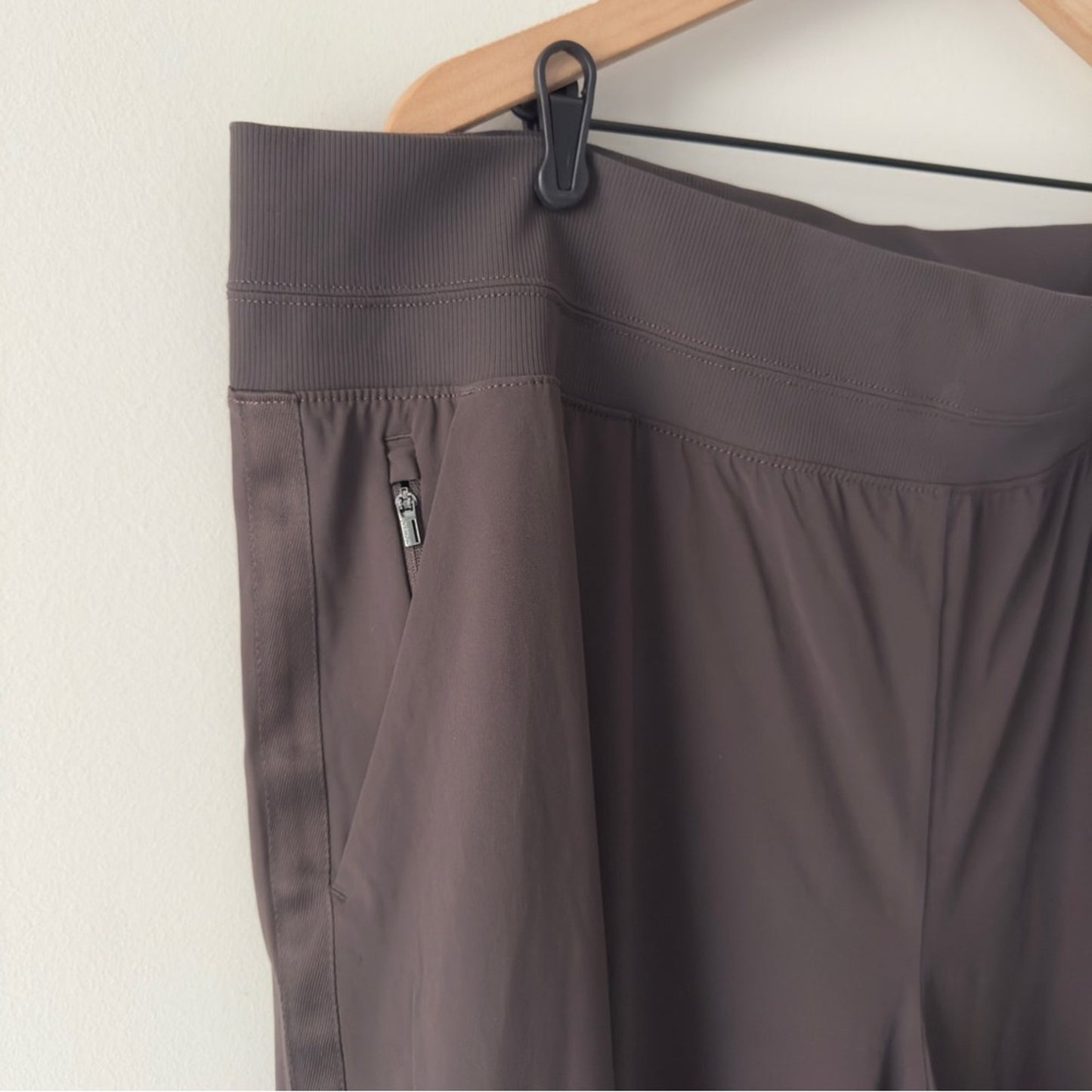 Athleta Nolita Slim Tapered Crop Pant Dark Brown Cropped Pants Athletic Active