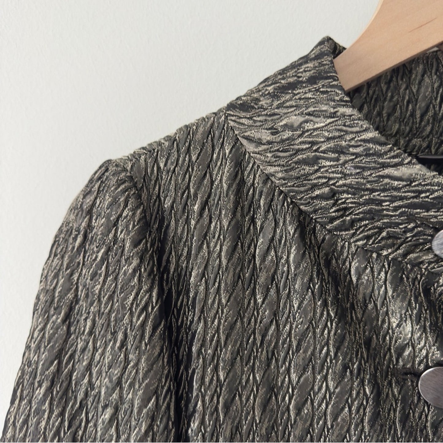Badgley Mischka Crinkle Texture Jacket High Mock neck 3/4 sleeve shimmer pockets