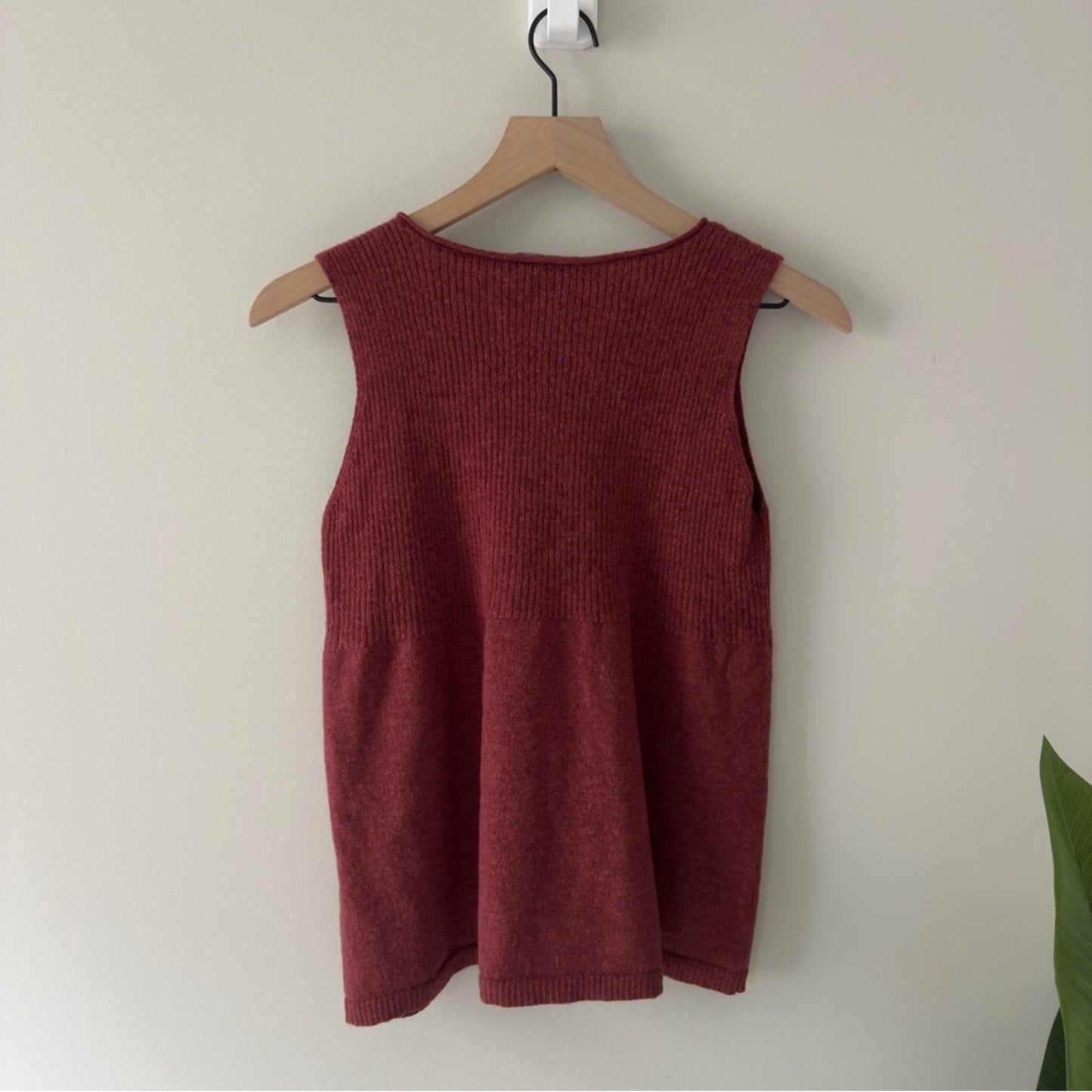 Eileen Fisher 100% Wool Red Fitted Sleeveless Tank Top ribbed round neck solid