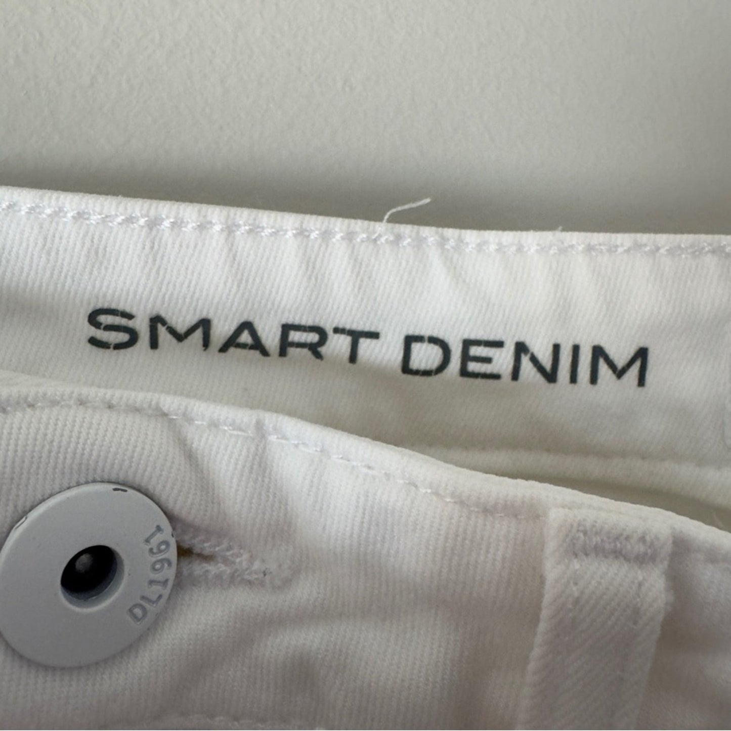 DL1961 Smart Denim Lara Cropped Flare Jeans in Porcelain White Women's raw hem