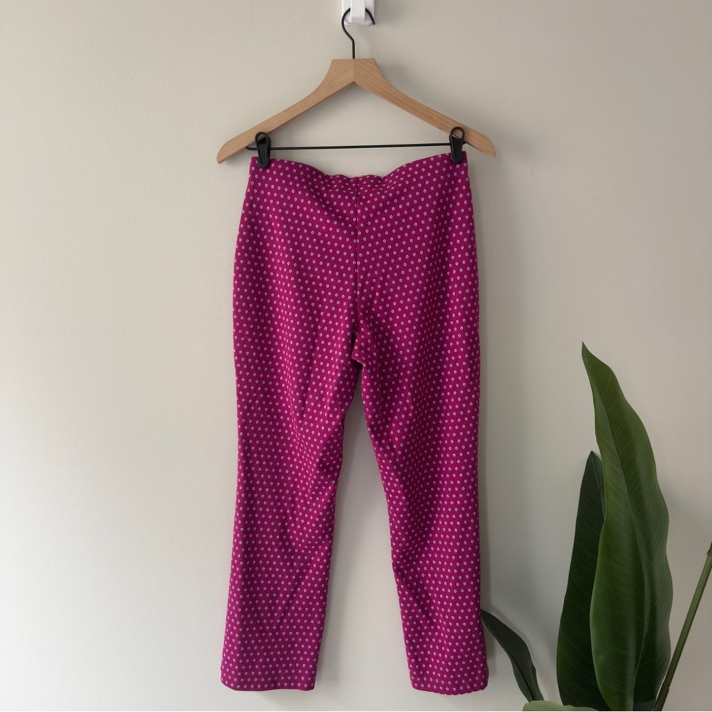 Anthropologie Fuchsia Pants White Flower Pattern stretch elastic waist floral S